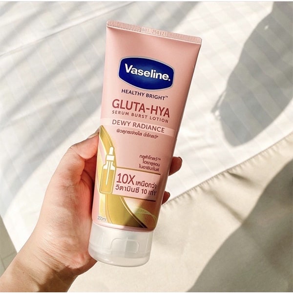 Sữa dưỡng thể vaseline healthy bright gluta hya 10x