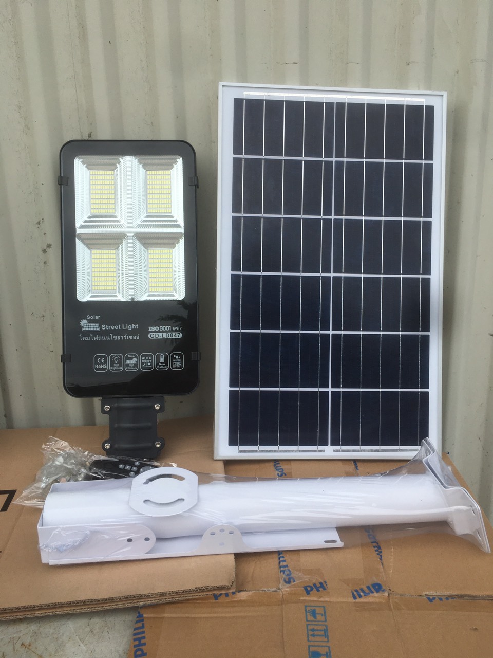 Đèn đường năng lượng mặt trời 200W chất lượng