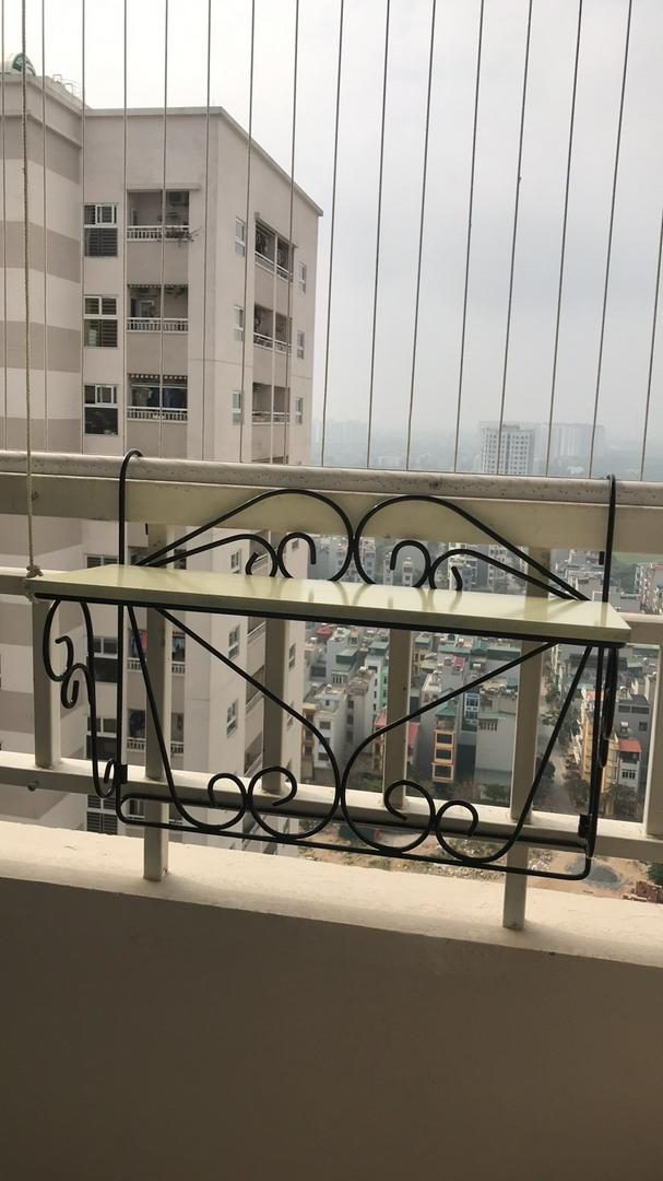 Bàn mini treo ban công