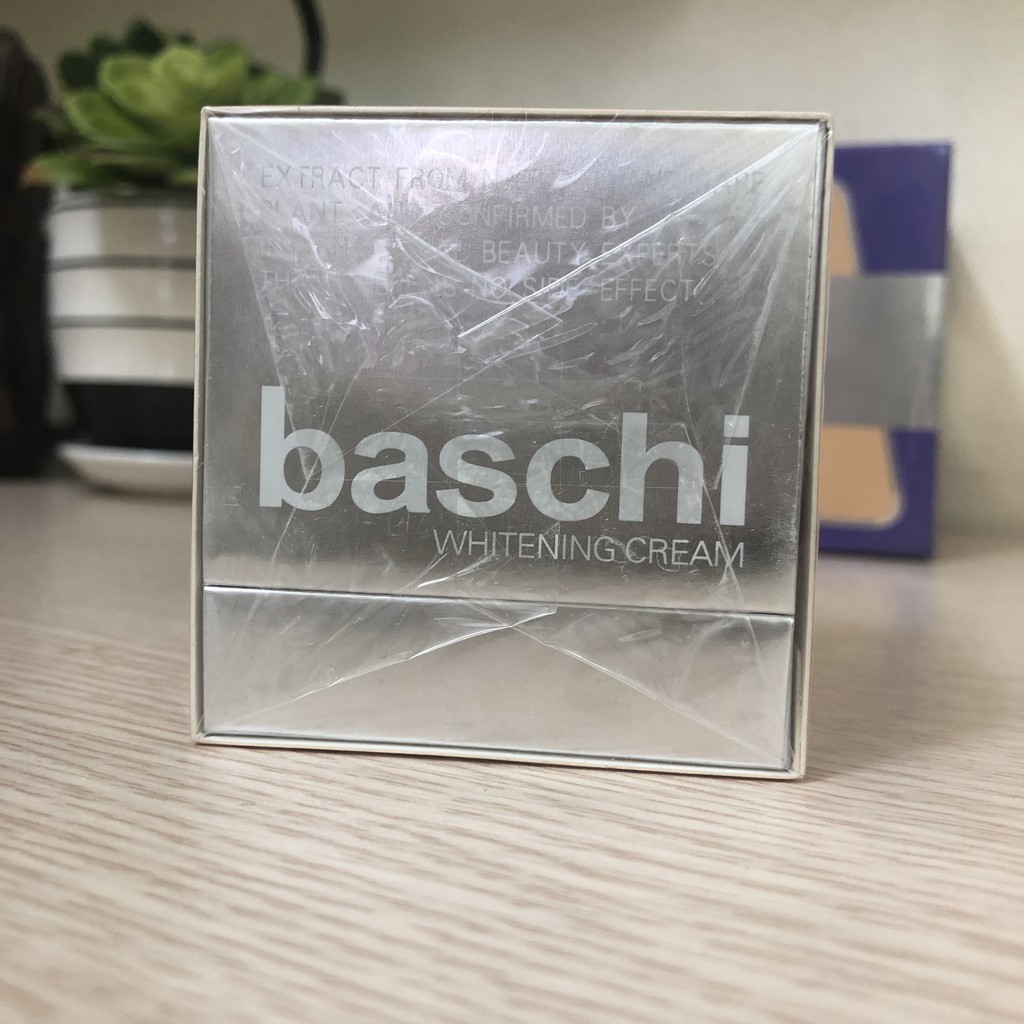 Kem dưỡng trắng da ban ngày hiệu Baschi