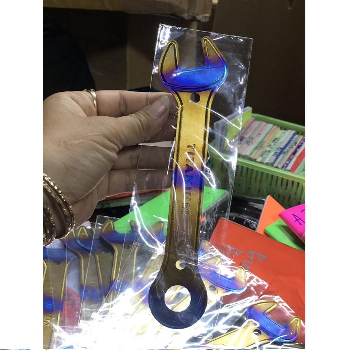 Bảng titan hình cờ lê