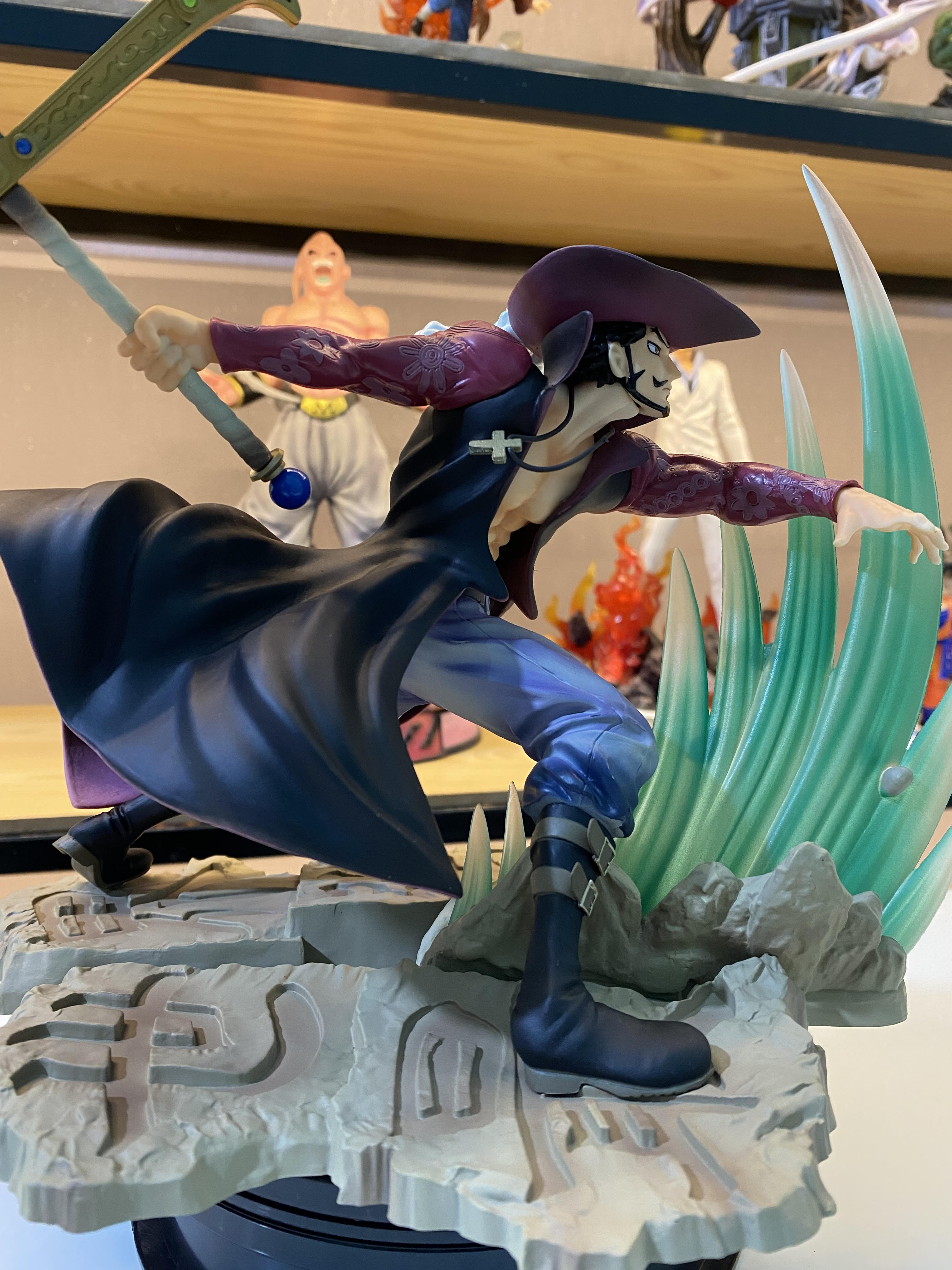 Mô Hình Mihawk Chém Băng Onepiece - Mô Hình Figure Onepiece