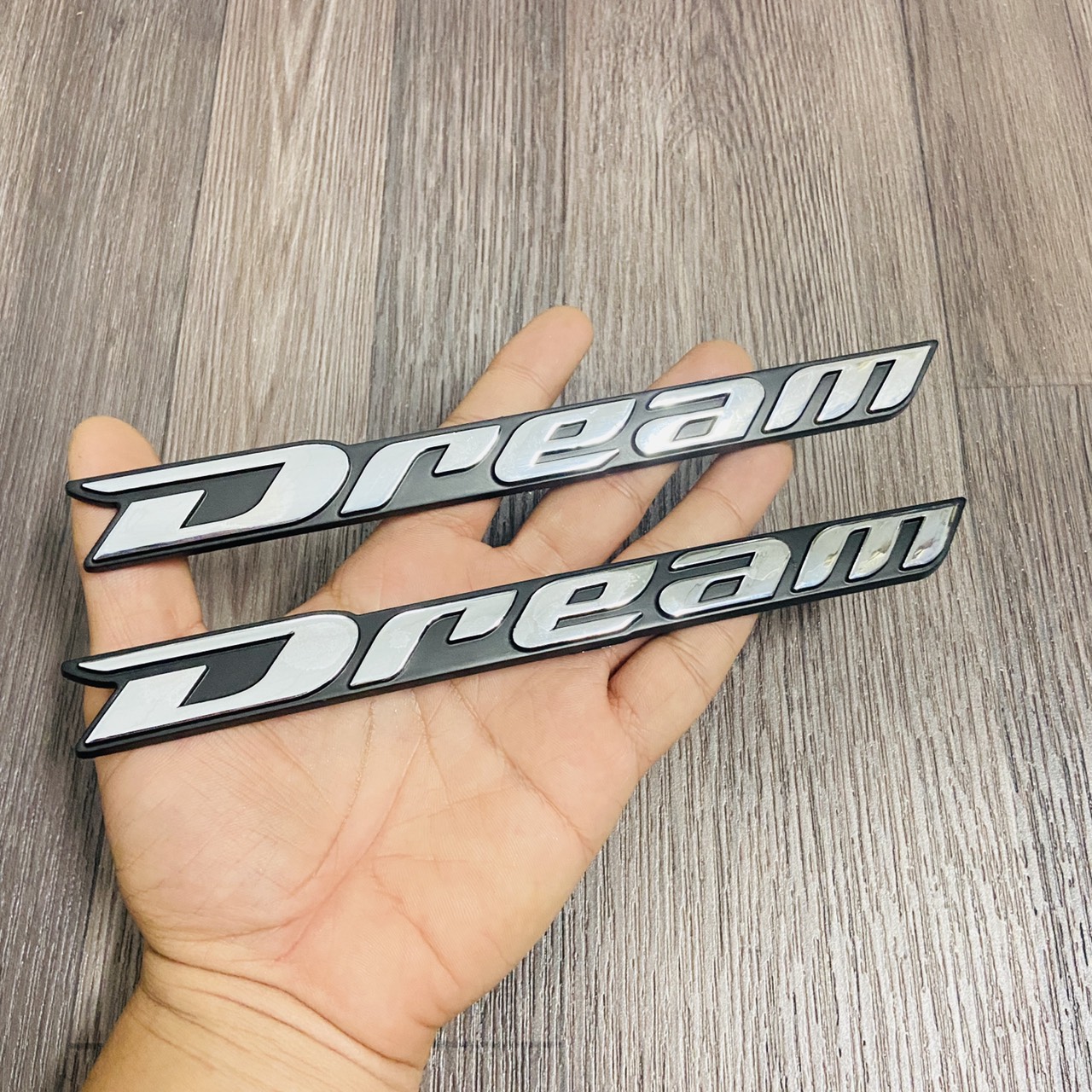 [TRỞ LẠI] TEM CHỮ DREAM NỔI TRANG TRÍ XE CAO CẤP SIÊU ĐẸP