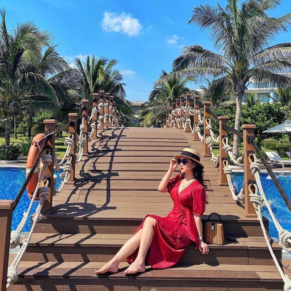Váy maxi lụa kèm đai