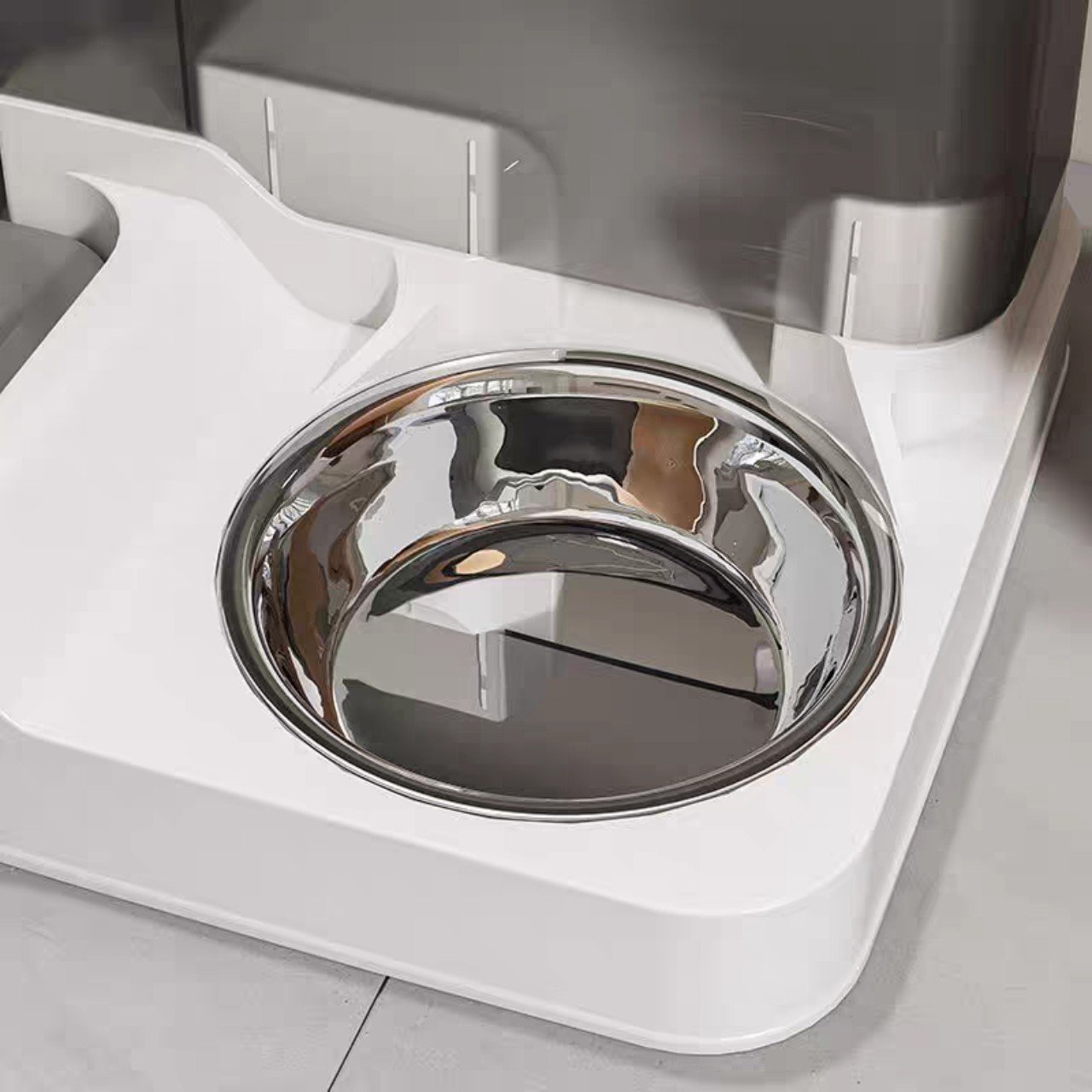 Khay nước và thức ăn tự động cho thú cưng