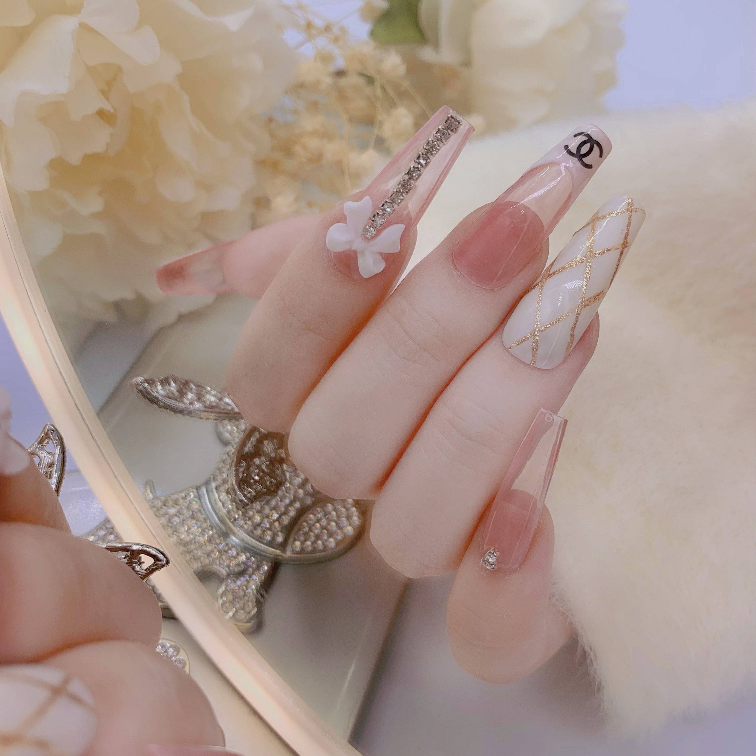 móng tay giả dài nhọn đính đá, gắn nơ channel (tặng kèm keo dán dũa mini)