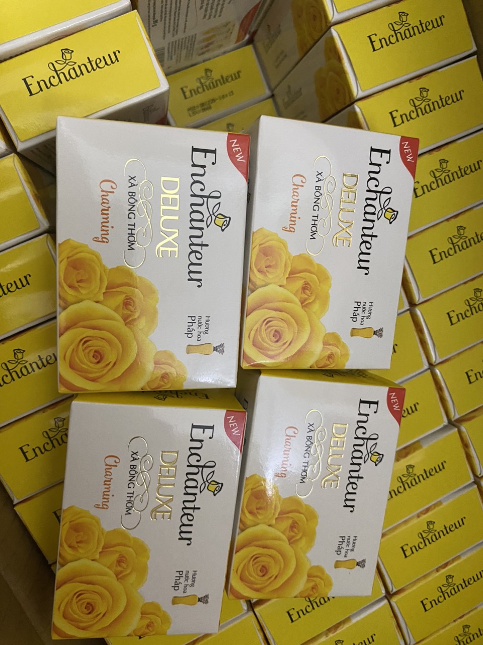 Combo 3  Xà bông thơm Enchanteur Deluxe Charming 90g