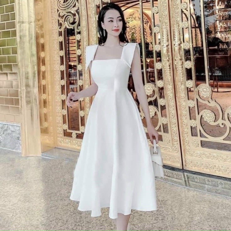 Đầm trắng cổ đắp vai