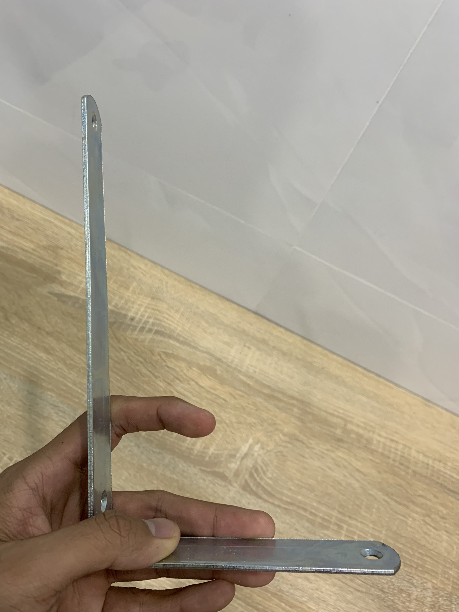 Ke góc chữ L thép mã kẽm rộng 2.5cm, dày 2.5ly
