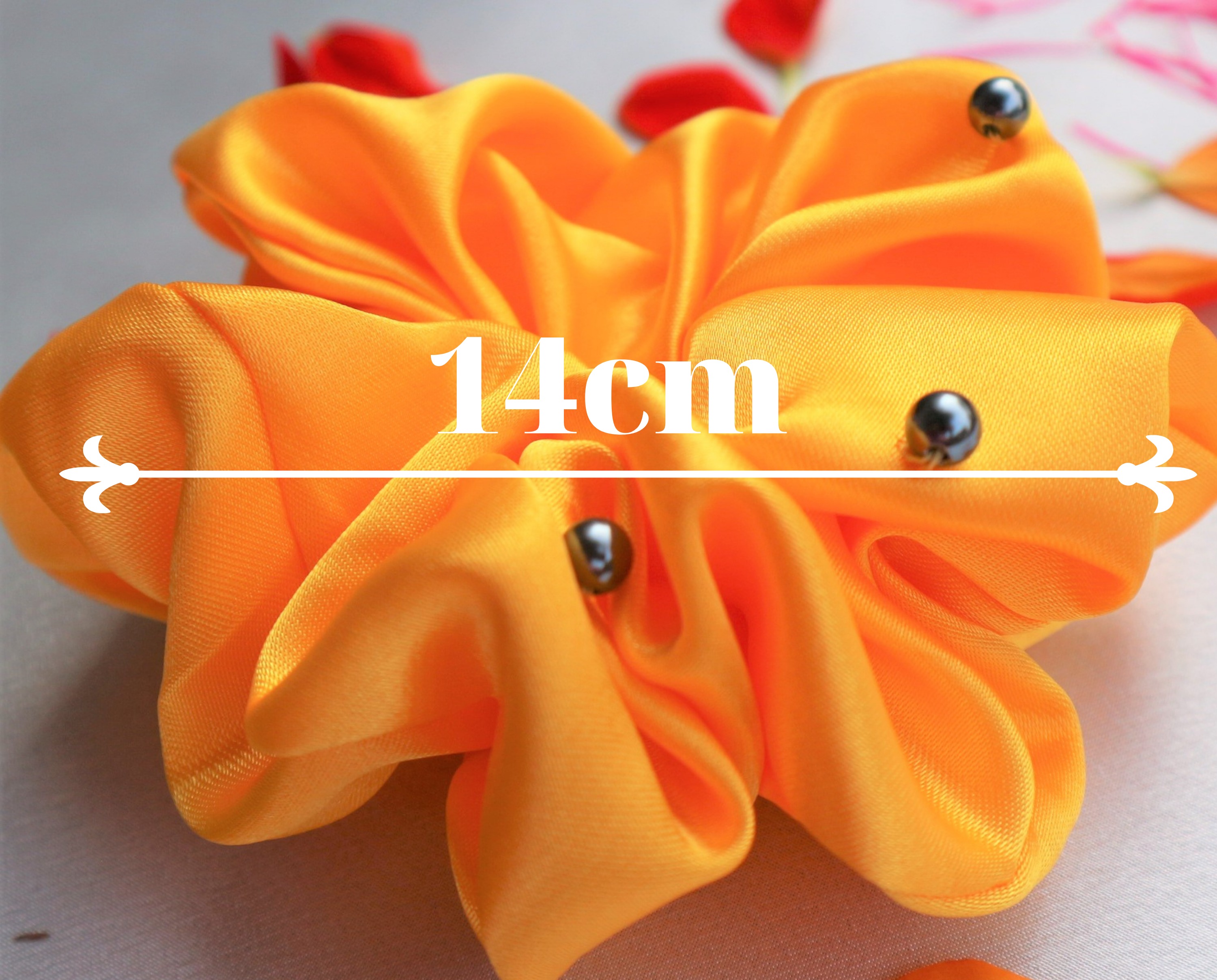 CỘT TÓC SCRUNCHIES ĐÍNH NGỌC TRA  2 CÁI RẺ BẤT NGỜ