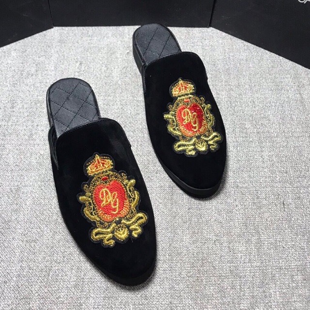 giày sục nam da mờ logo đỏ nổi bật from đẹp