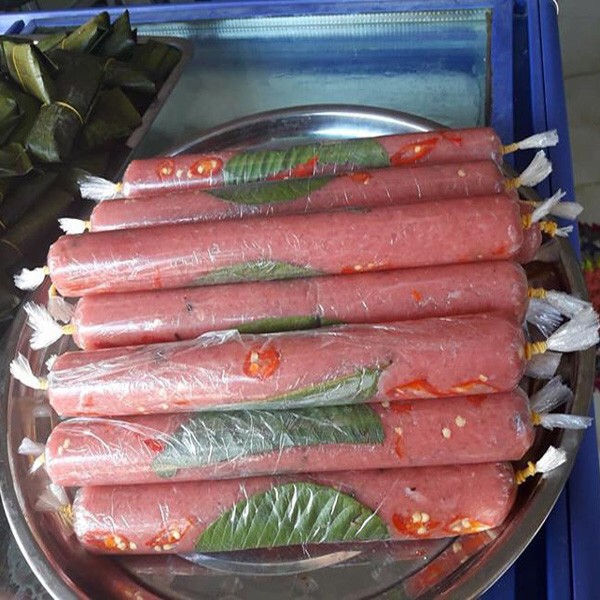 Nem chua cô 4 Bình Định(1 cây 400 gram luôn lá)