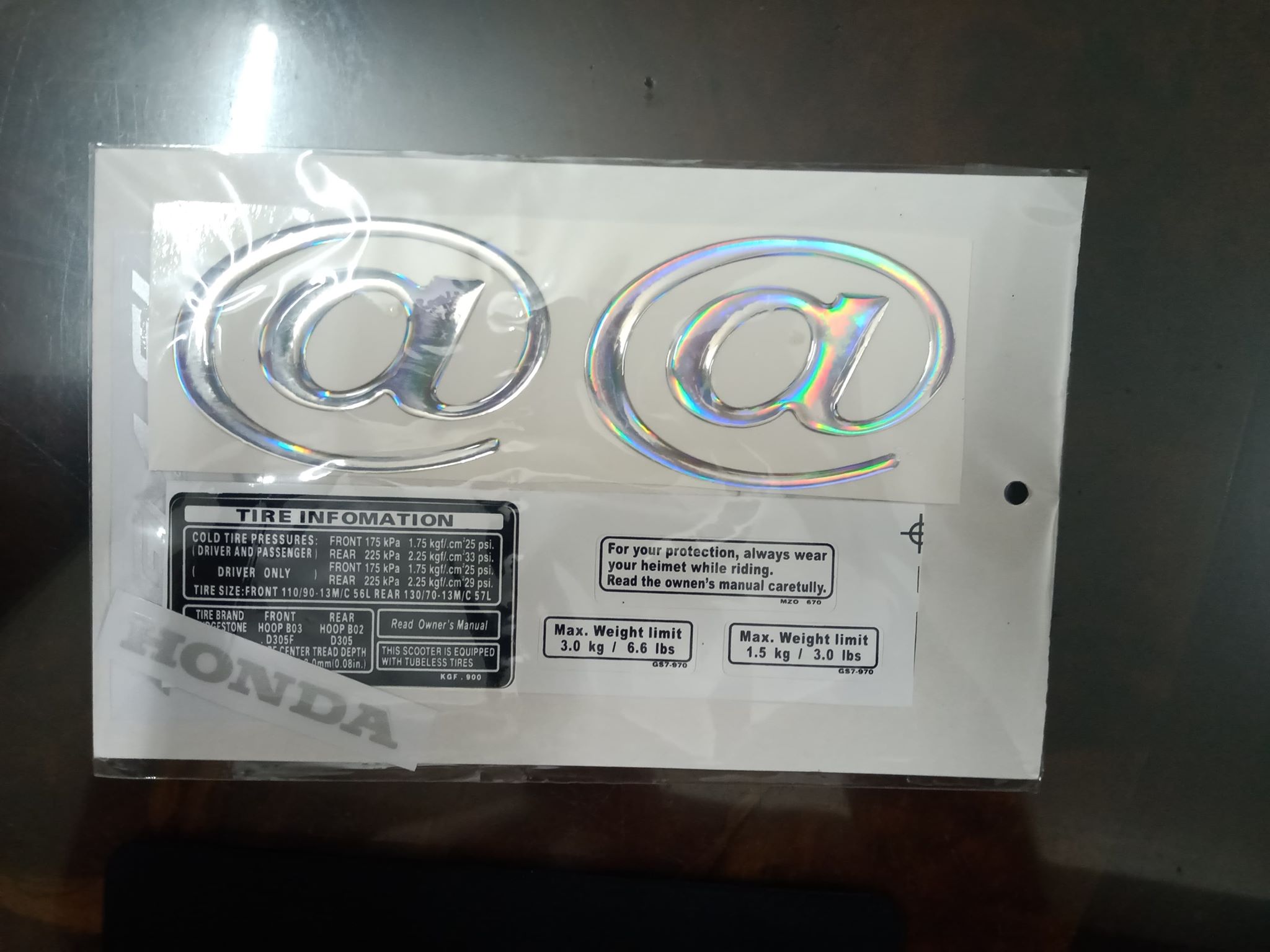 Bộ tem decal chữ nổi A còng