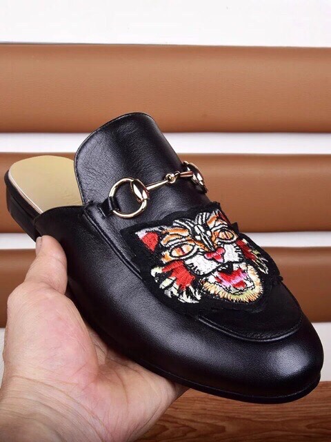 sục nam da dáng lười thêu mèo hòang gia