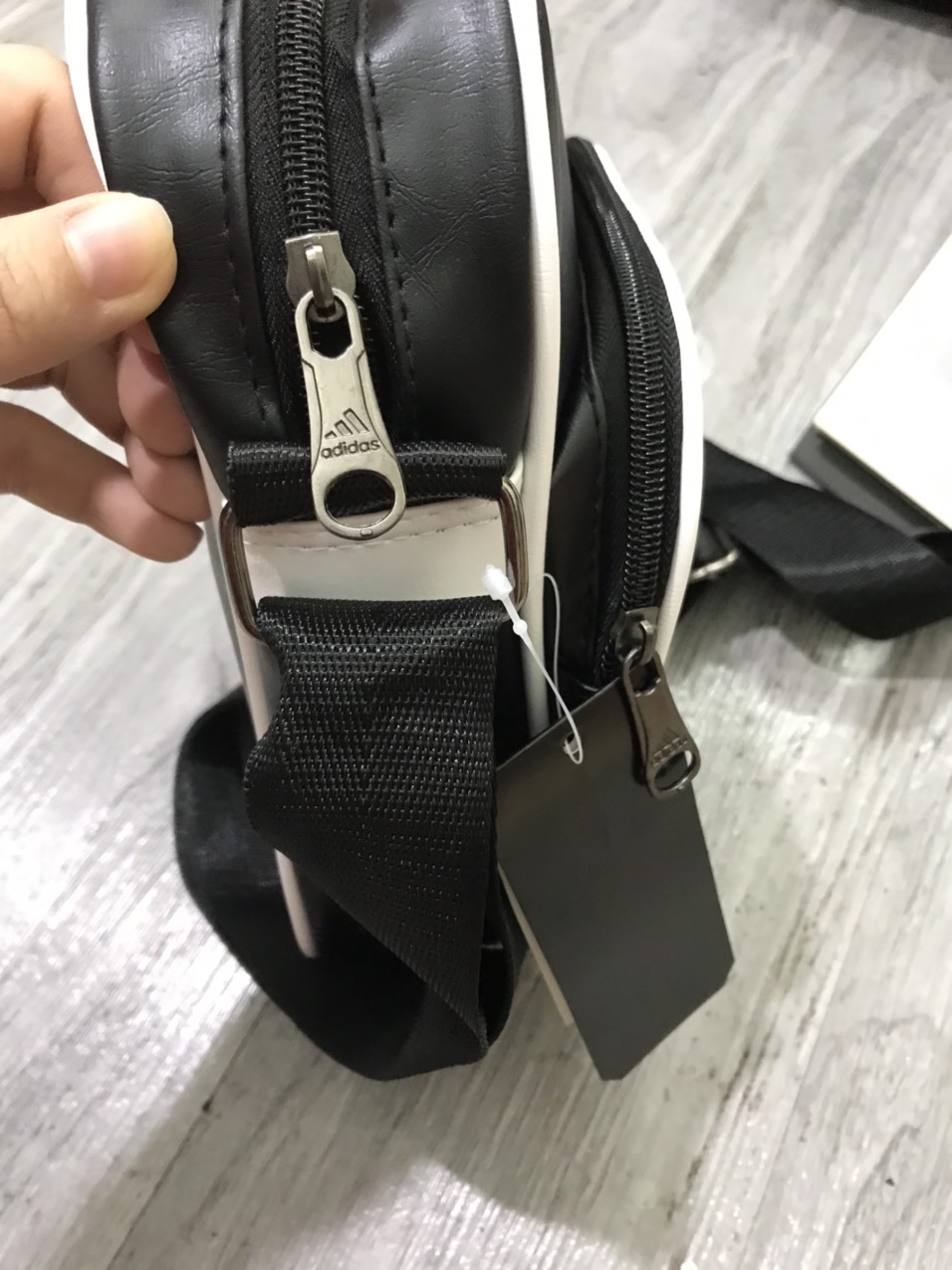 Túi đeo chéo Adidas DH1006