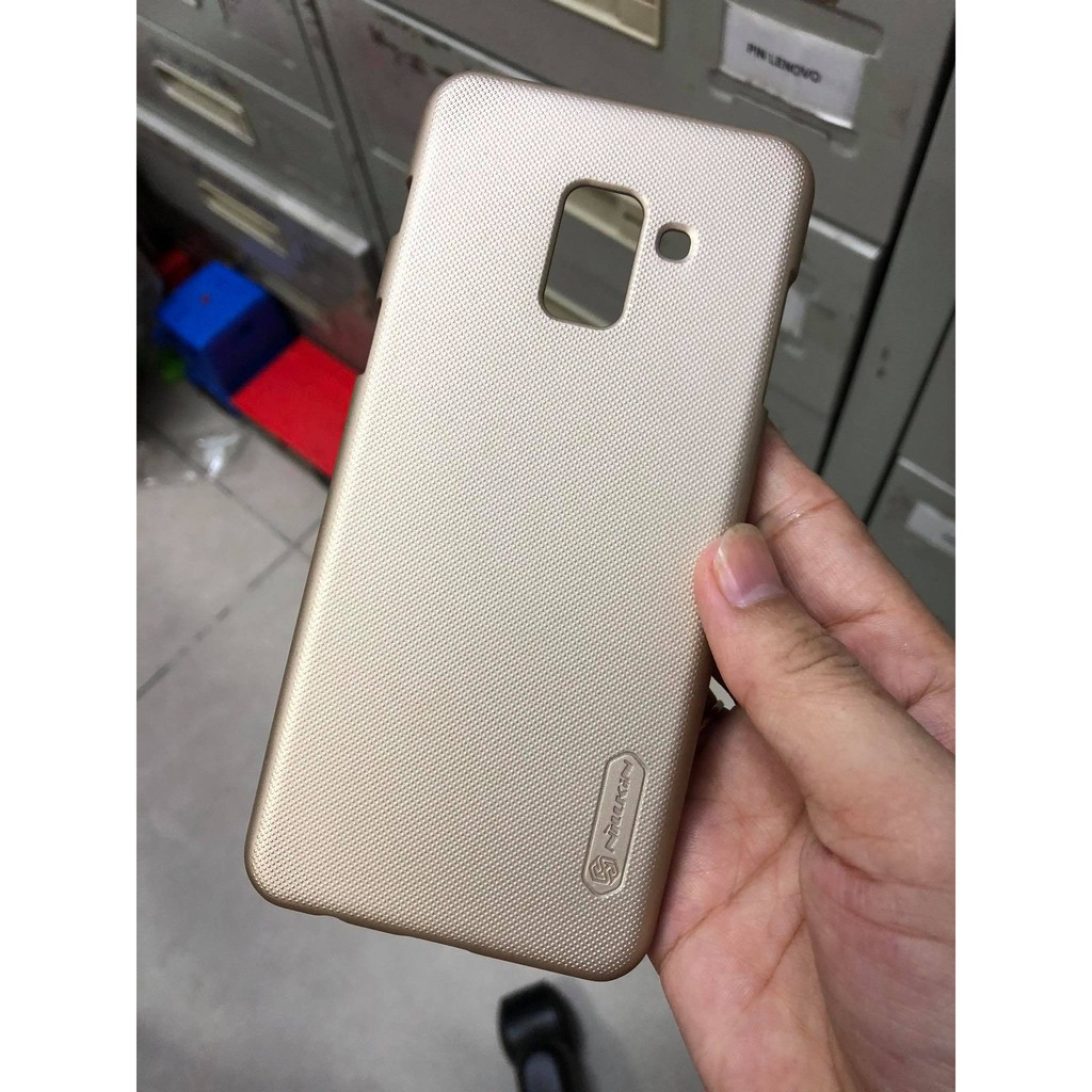 Ốp lưng samsung galaxy a8 2018 hiệu nillkin dạng sần