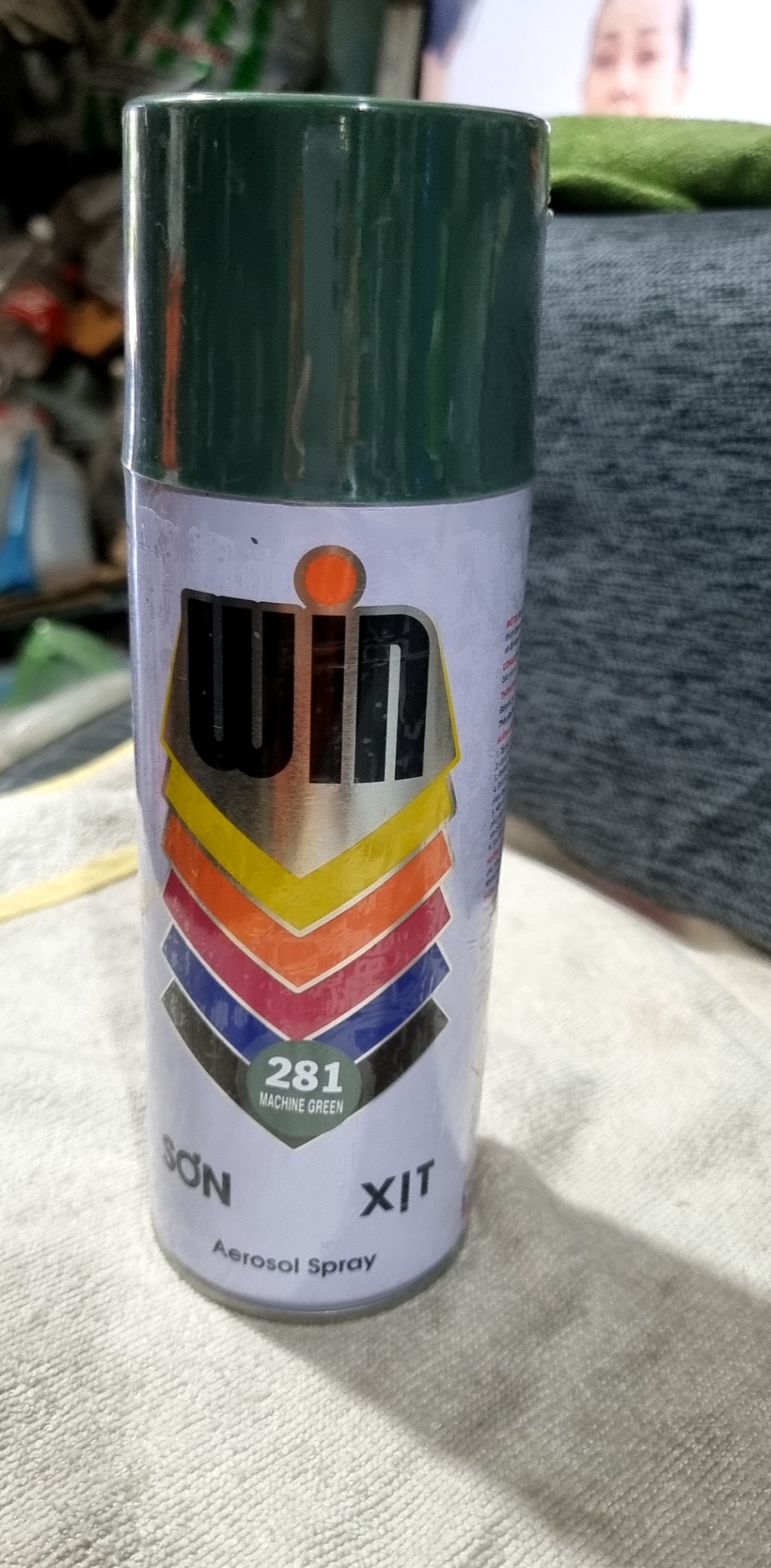 Sơn xịt màu  xanh của máy  A281  WIN ( 400 ml ) ( như hình)