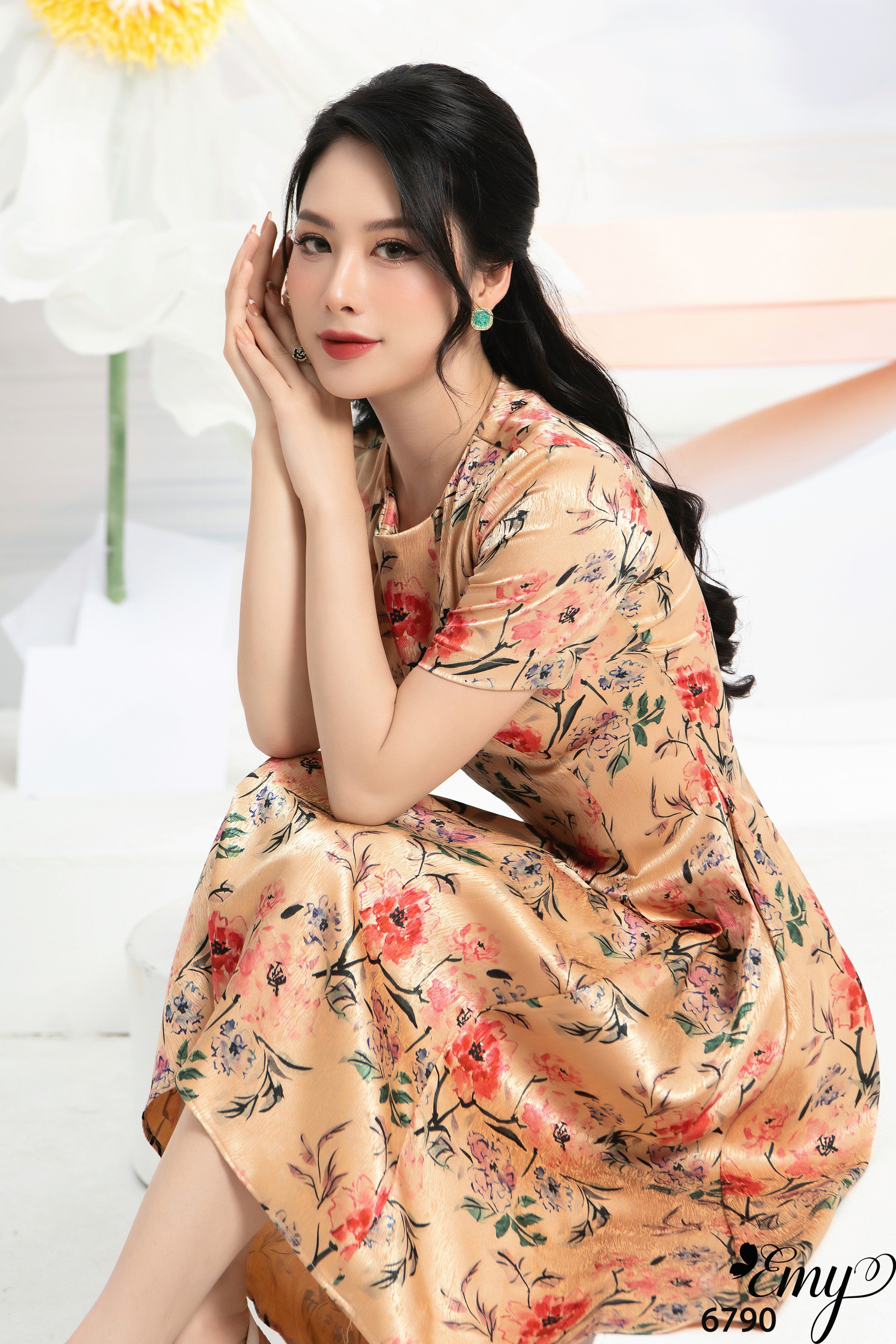 Đầm EMY EM6790 Xoè Cổ Tròn Lụa Vân
