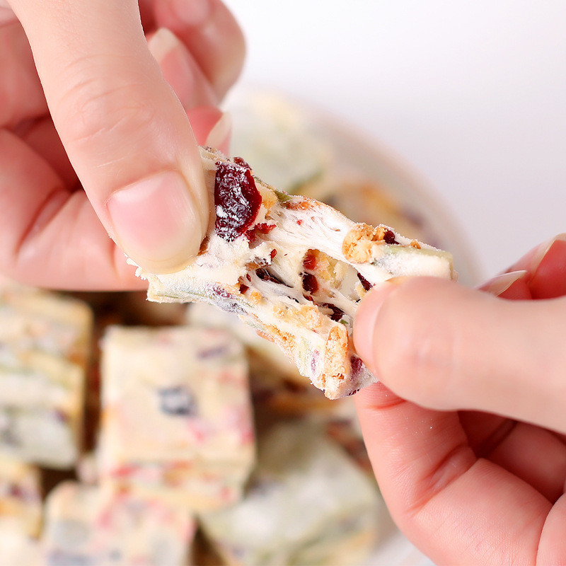 BÁNH BÔNG TUYẾT CUỘN SỮA
