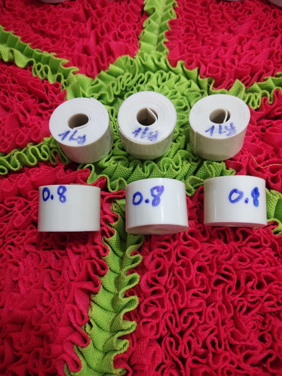 cuồn nhựa dán đế chân vịt máy vắt sổ