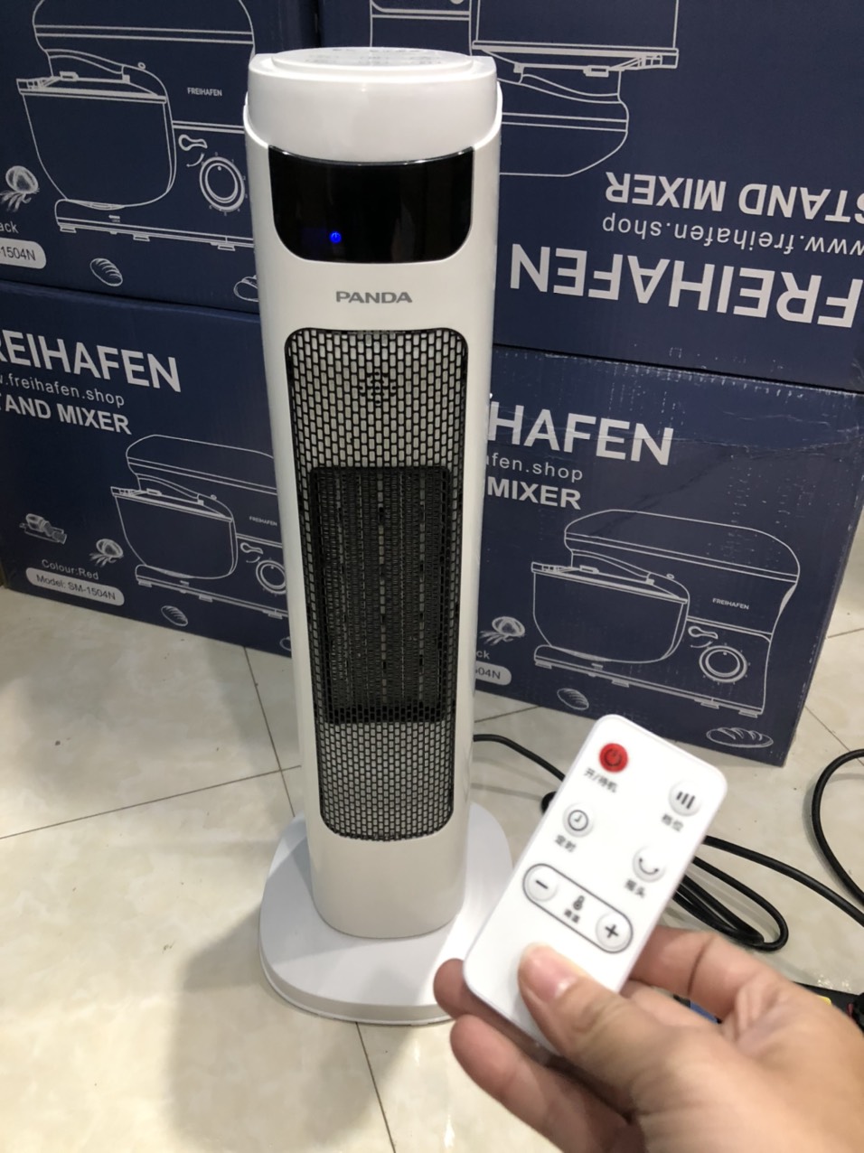 Quạt sưởi ẩm thương hiệu Panda con gấu trúc cao cấp - Quạt sưởi PTC có điều khiển từ xa tiện lợi - Đầu xoay góc rộng đa năng - Quạt sưởi 2 chiều dùng được cả mùa hè - Bảo hành 1 năm