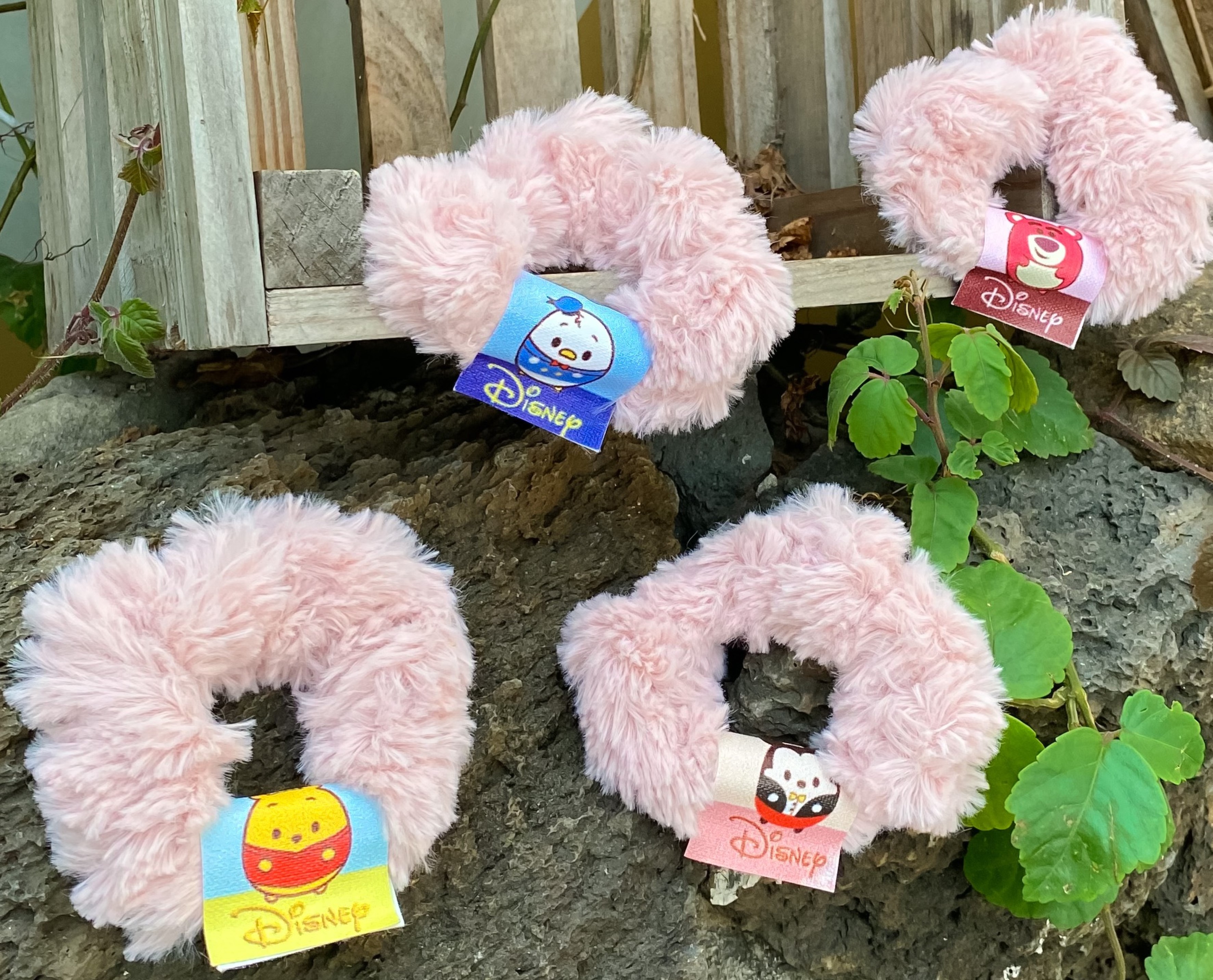 Dây cột tóc scrunchies lông mềm đính kèm charm