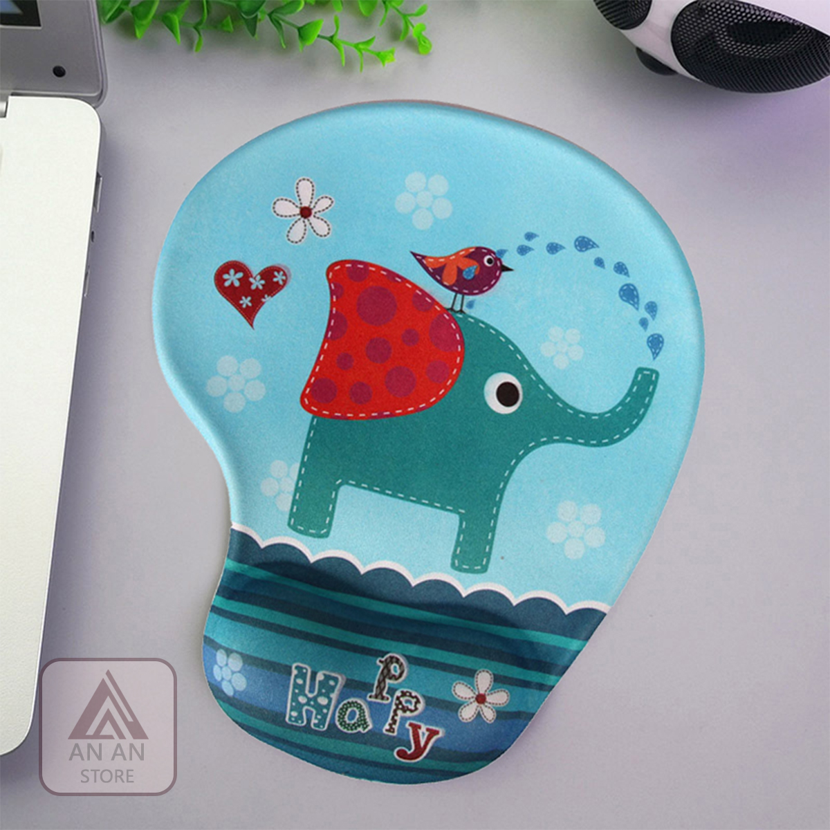 Lót Chuột Tròn Có Kê Tay Chống Chai Họa Tiết Dễ Thương 18 x 23 cm