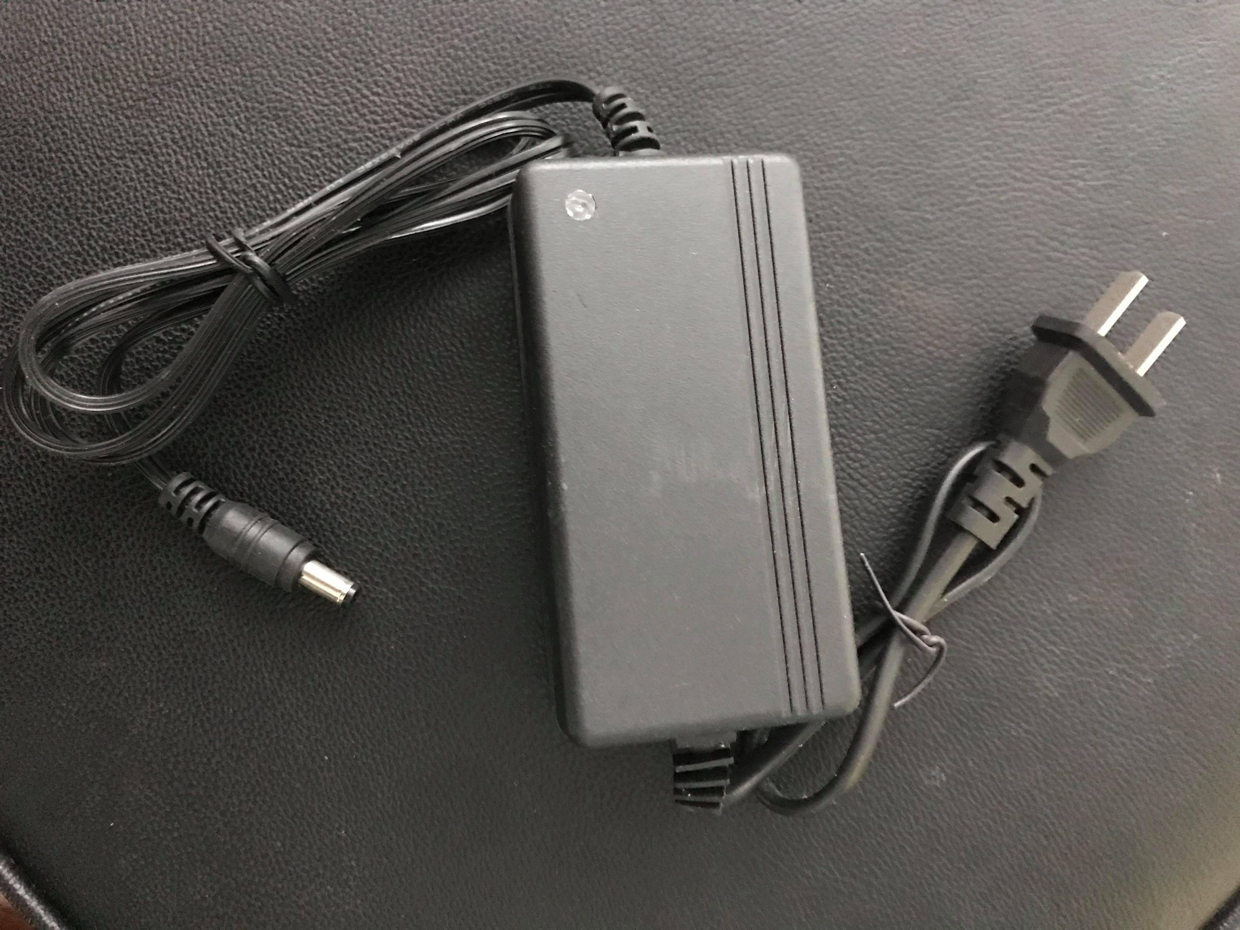 Sạc ắc quy 12v 2A có đèn báo