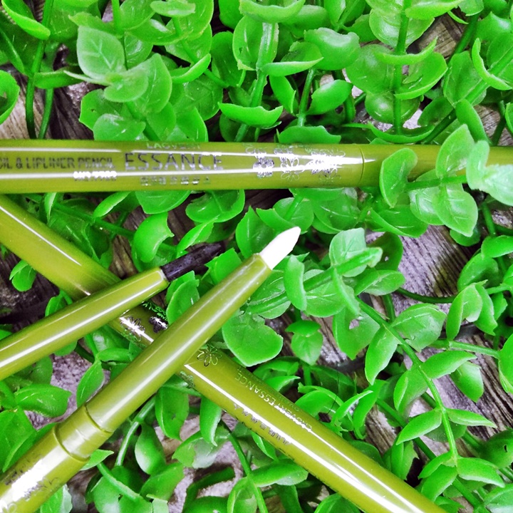 [HCM]Kẻ Mắt Sáp Essence Pencil Xanh – HUKB488