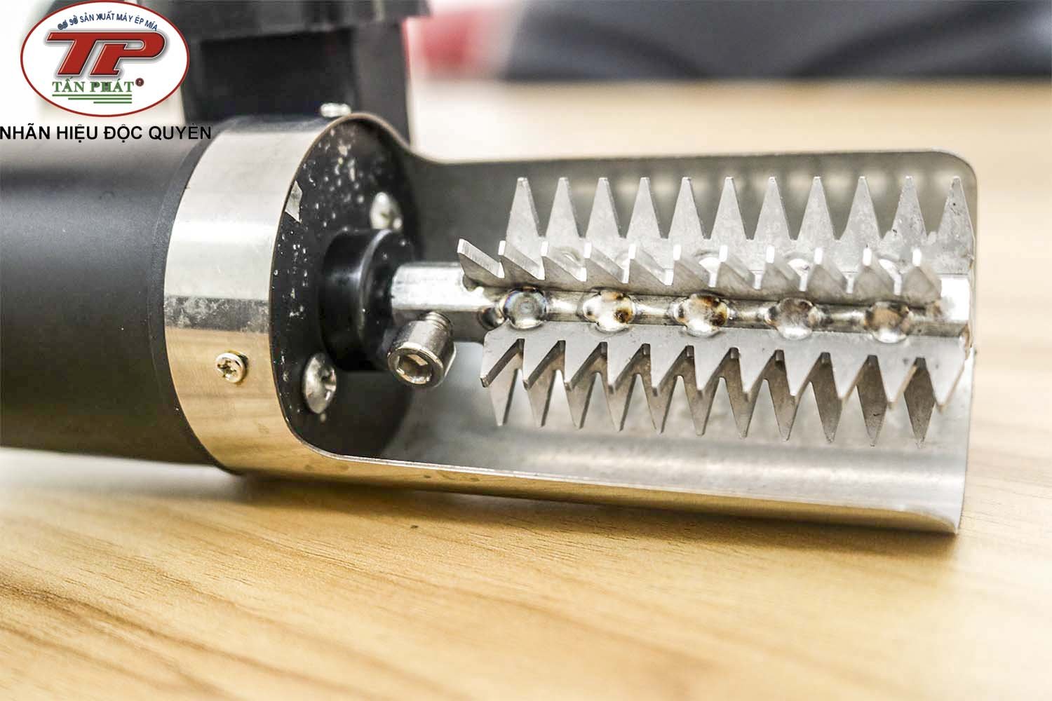MÁY ĐÁNH VẢY CÁ BẰNG PIN GIÁ RẺ