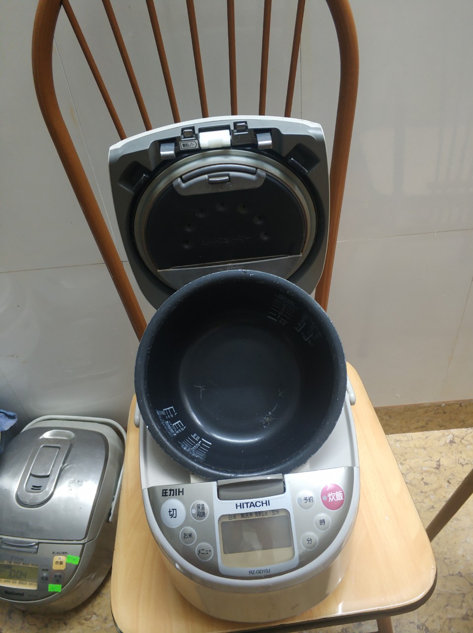 Nồi cơm điện cao tần áp xuất HITACHI 1L