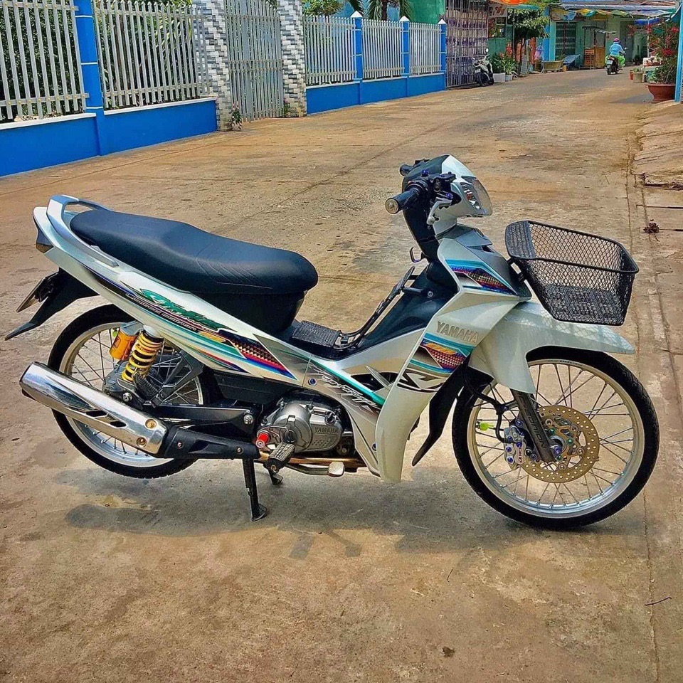 Tem rời Sirius tam giác in decal trong dan xe trắng.decal.