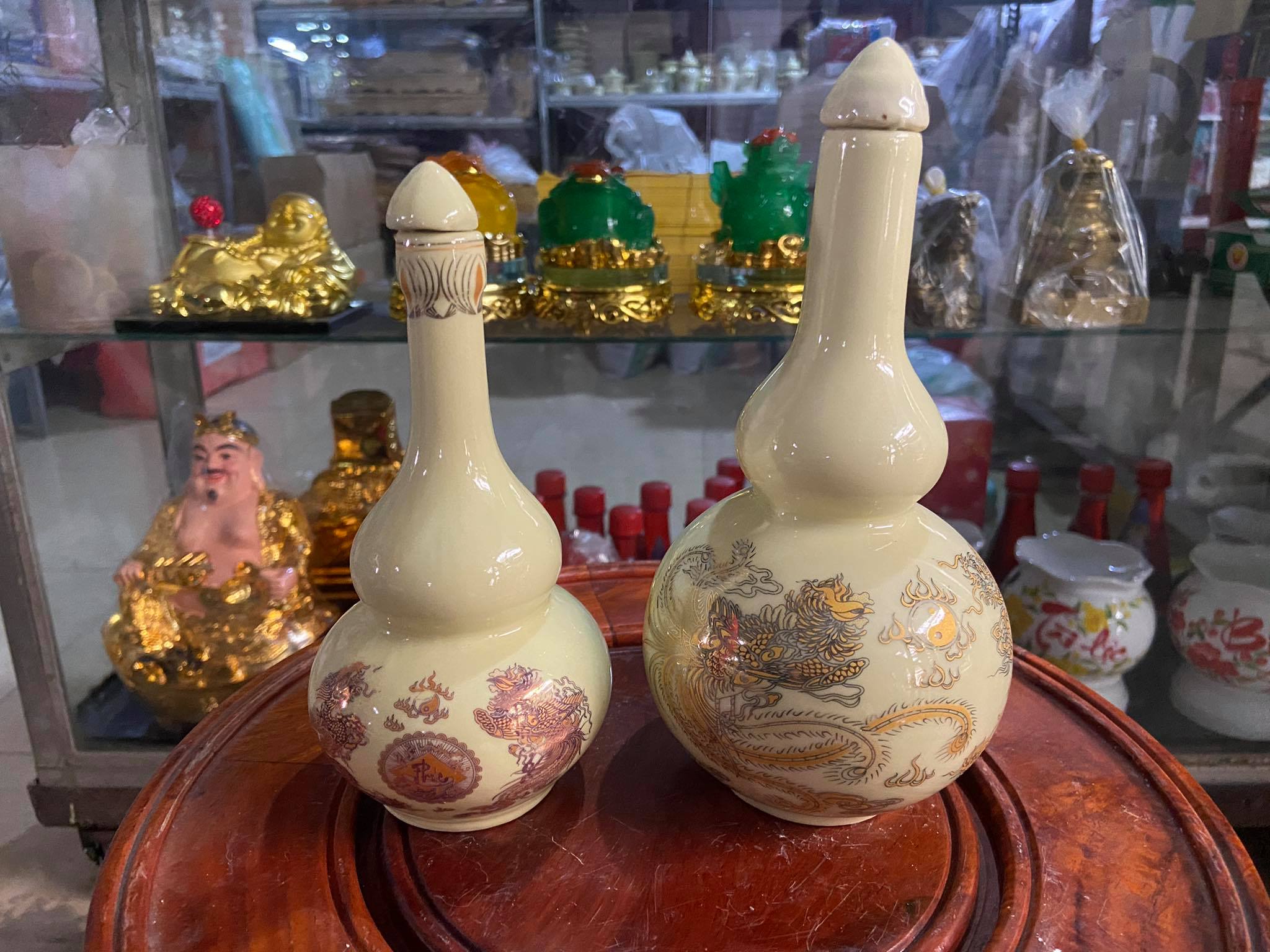 Nậm trang trí ban thờ men vàng
