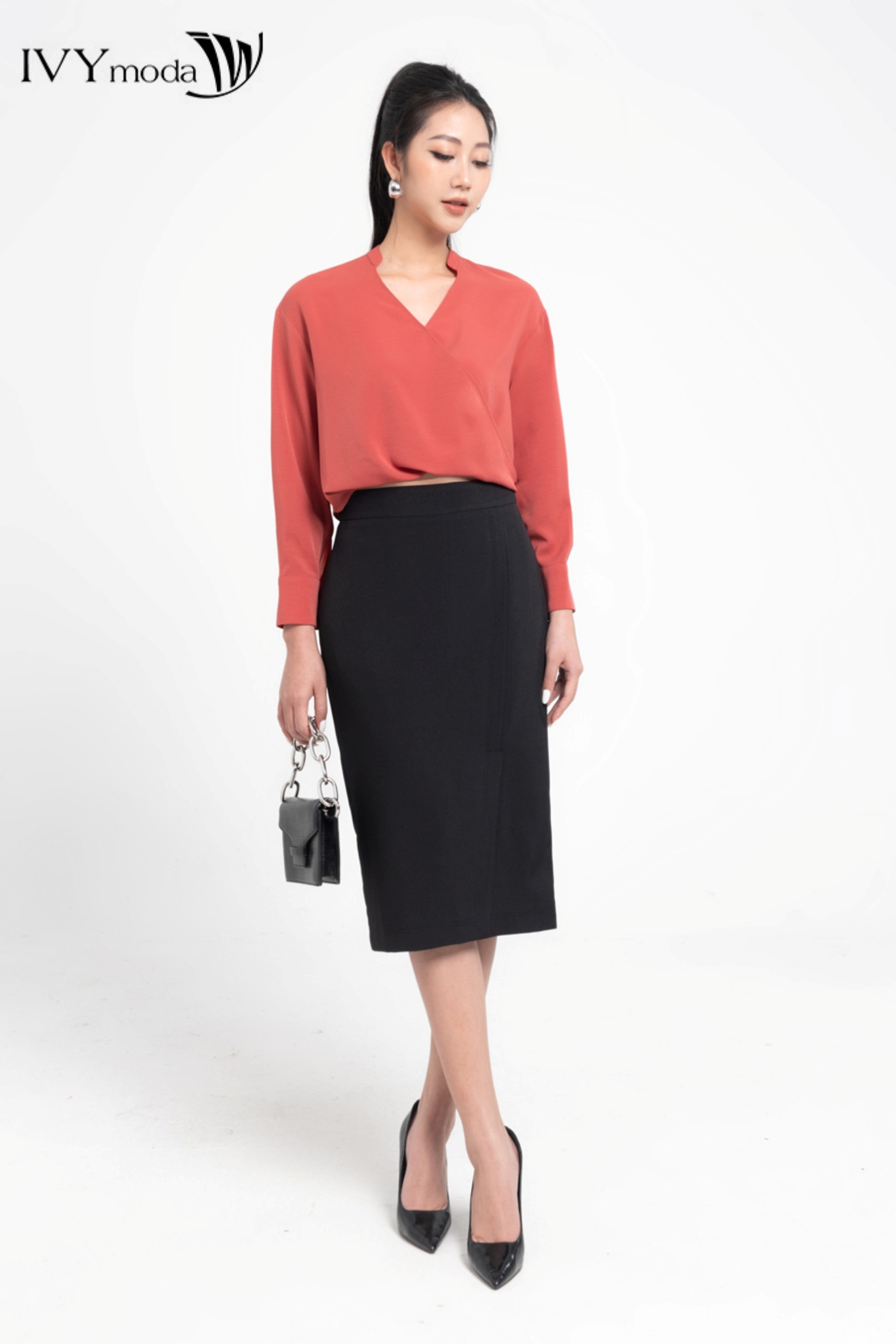 Chân váy midi đắp vạt chéo IVY moda 31M8237
