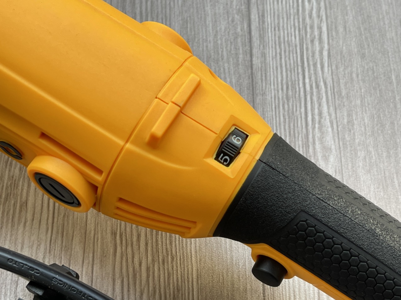 [HCM]Máy mài máy cắt 1010W Ingco AG10108-5 ( có nút điều chỉnh tốc độ )