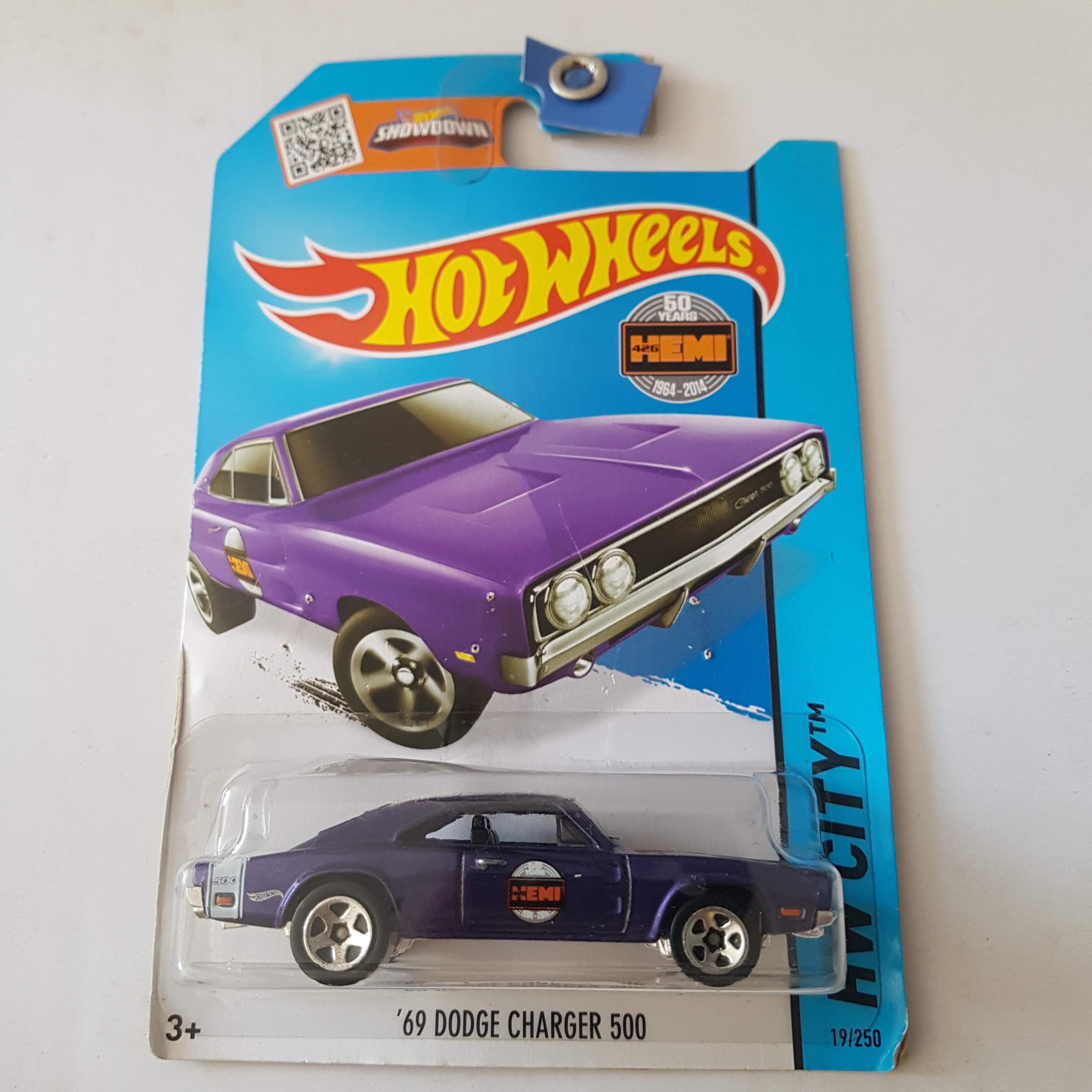 Xe Mô Hình Chính Hãng HotWheels - 69 Dodge Charger 500 