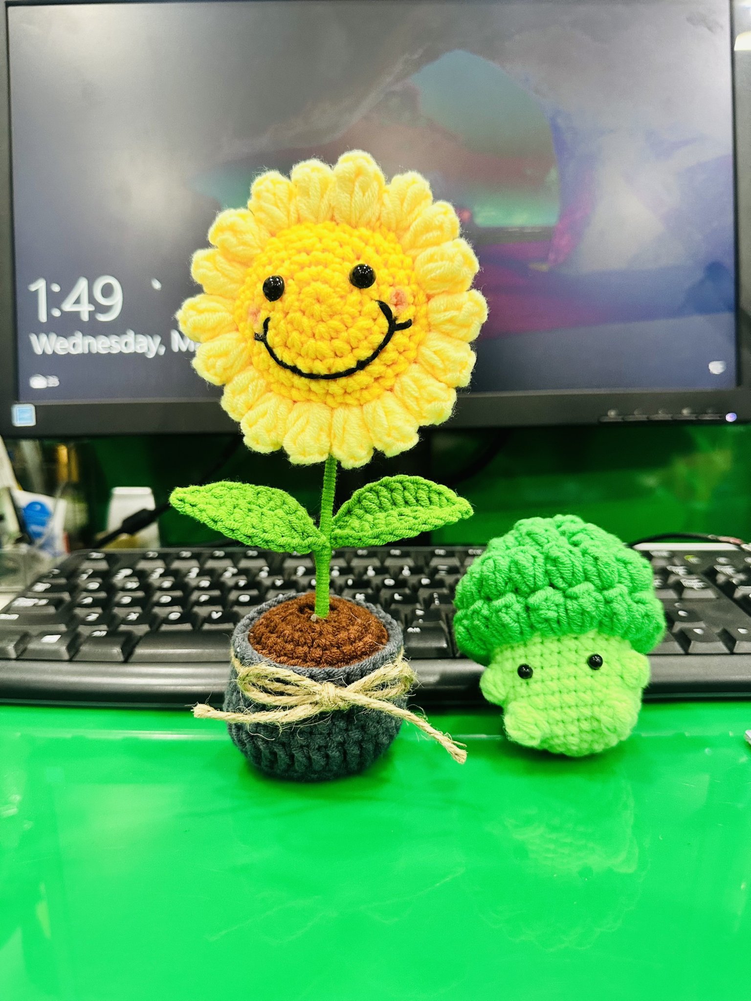 Wool sunflower pots sets