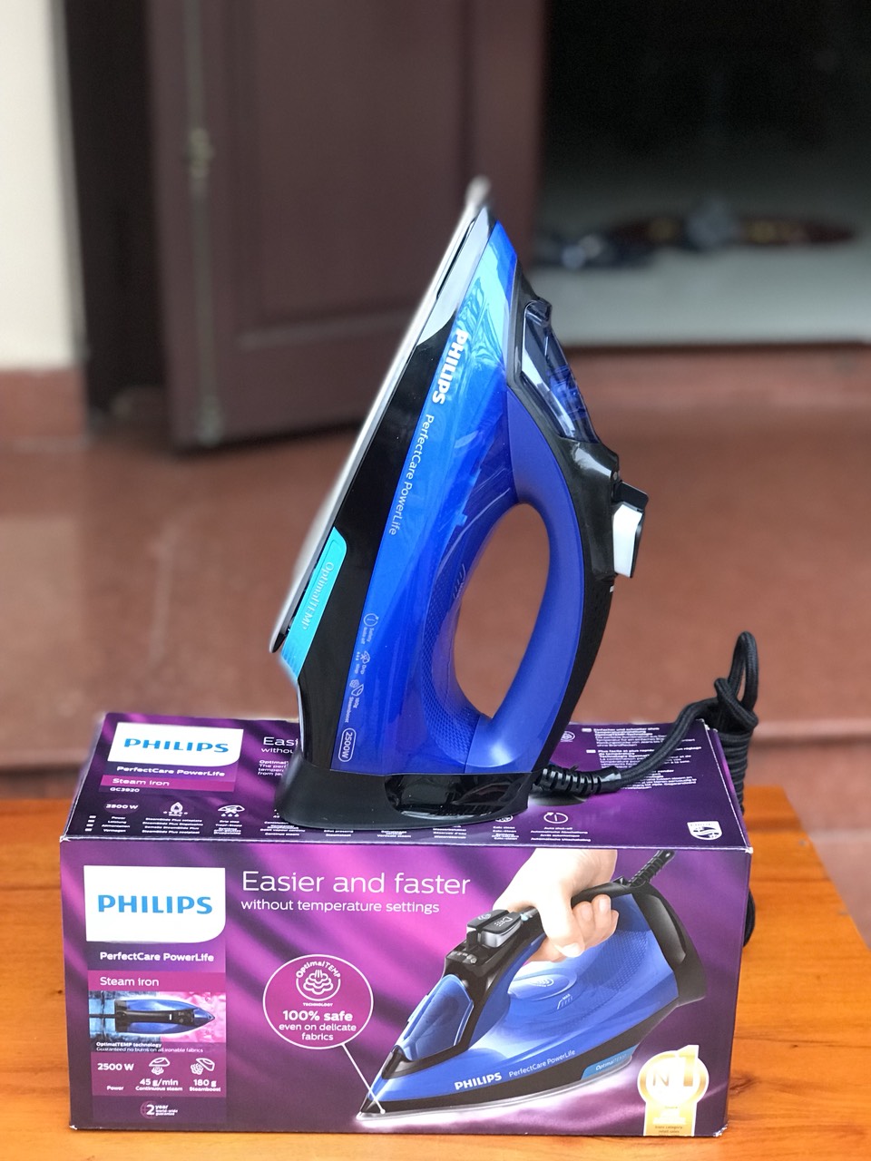 Bàn ủi Philips GC3920