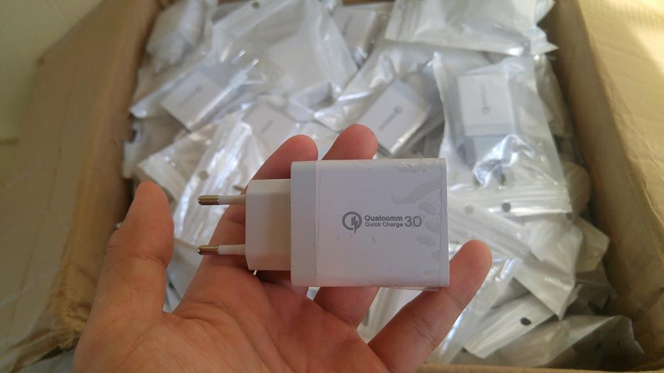 Cốc sạc nhanh 3 cổng hỗ trợ Qualcomm Quick Charge 3.0 30W