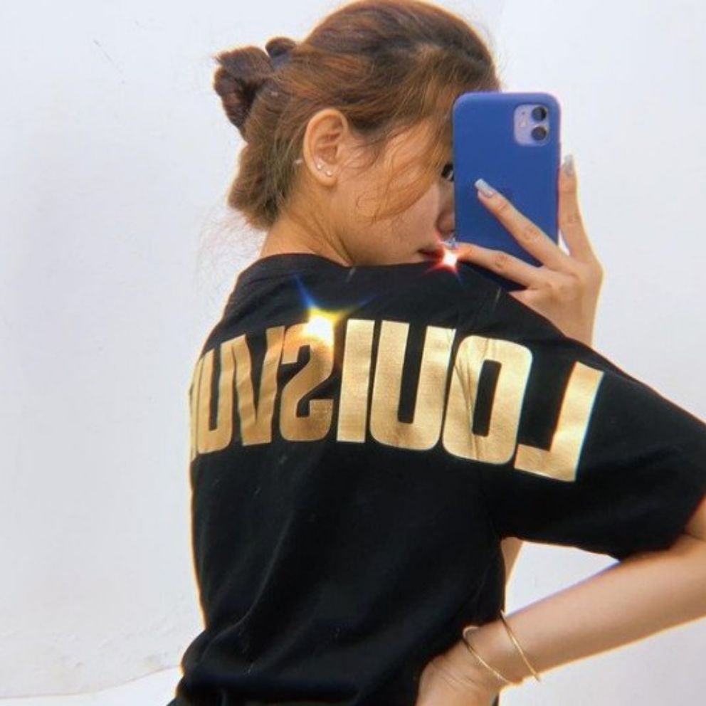 Áo thun TAY NGẮN nhũ vàng luon vuituoi sau lưng (TAY LỠ IB)