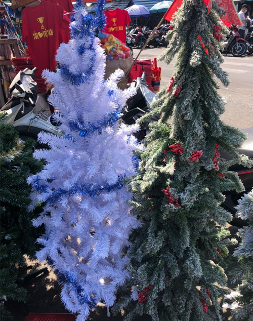 cây thông noel màu trắng 2m4