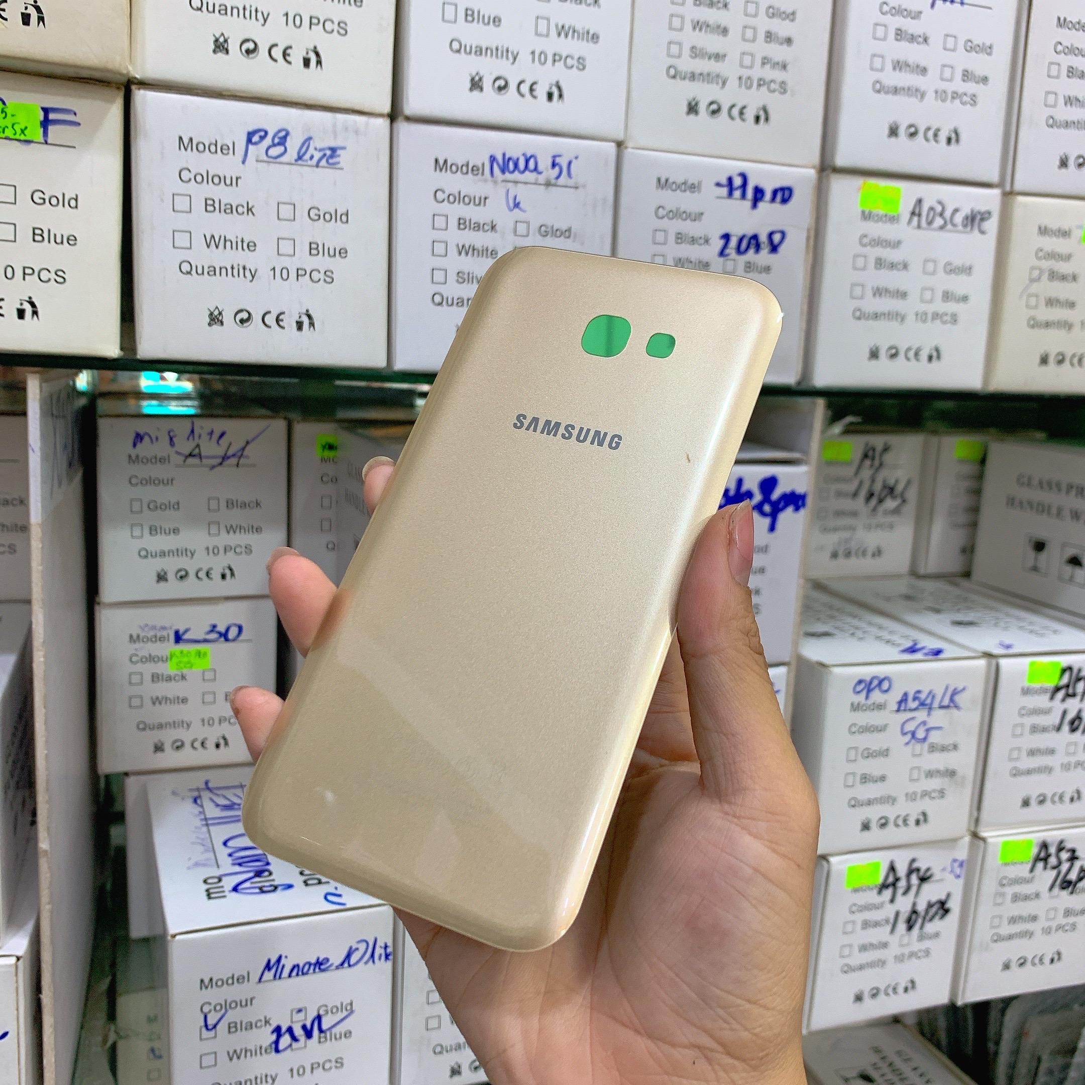 Nắp lưng Samsung A720 / A7 2017 new