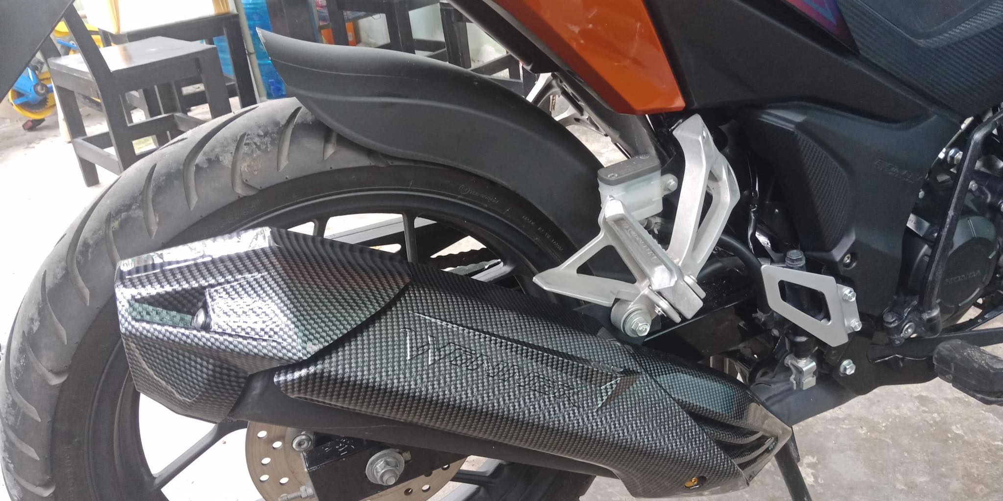 Bộ ốp đít bô winner carbon
