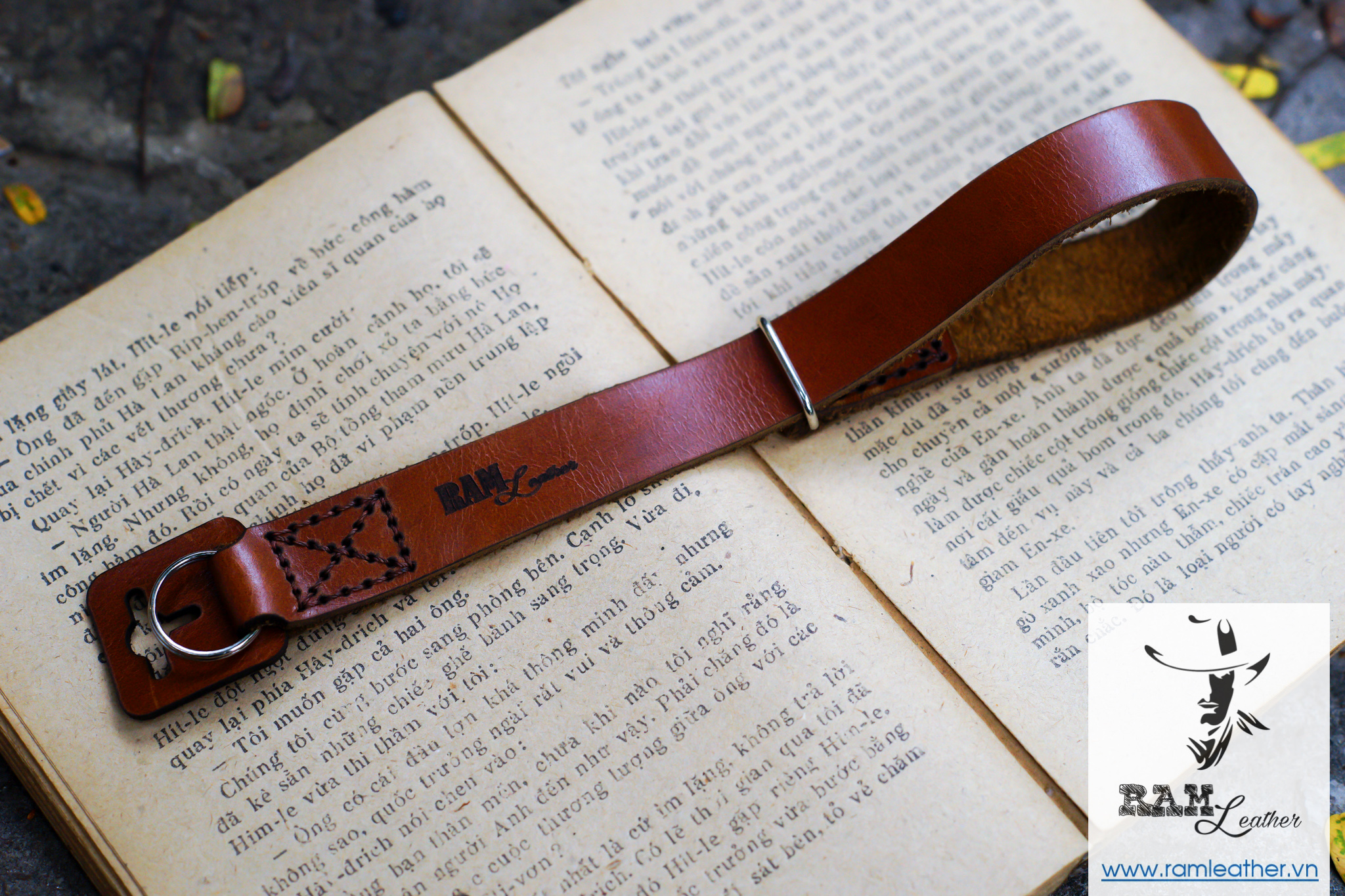 Dây đeo máy ảnh Canon / Nikon / Sony / Fujifilm / Pentax / Leica / Olympus Handstrap Da Bò Nâu Đỏ Bền Đẹp – RAM Leather Handstrap