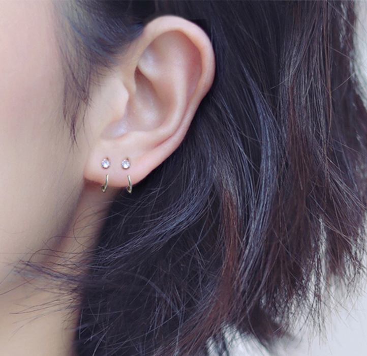 1 chiếc khoen tai zircon theo size