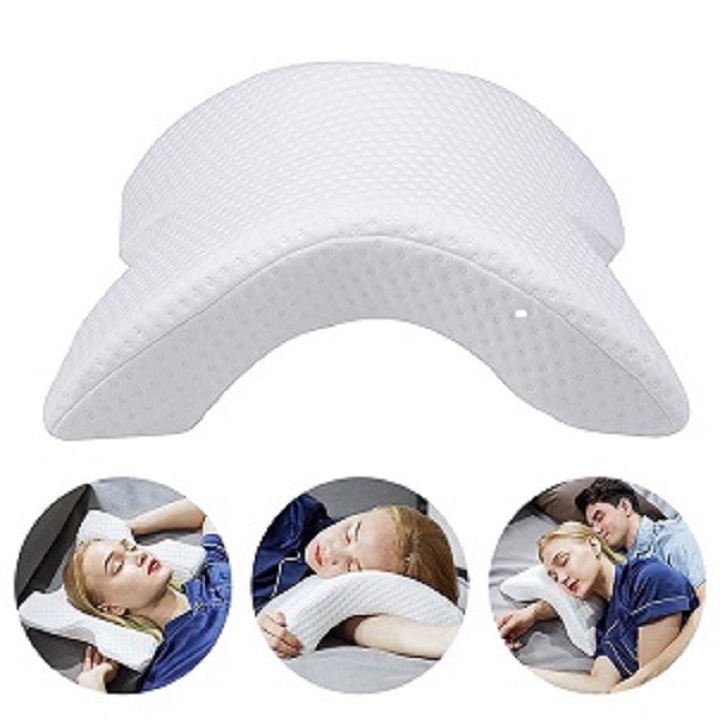Gối ngủ luồn tay tình yêu