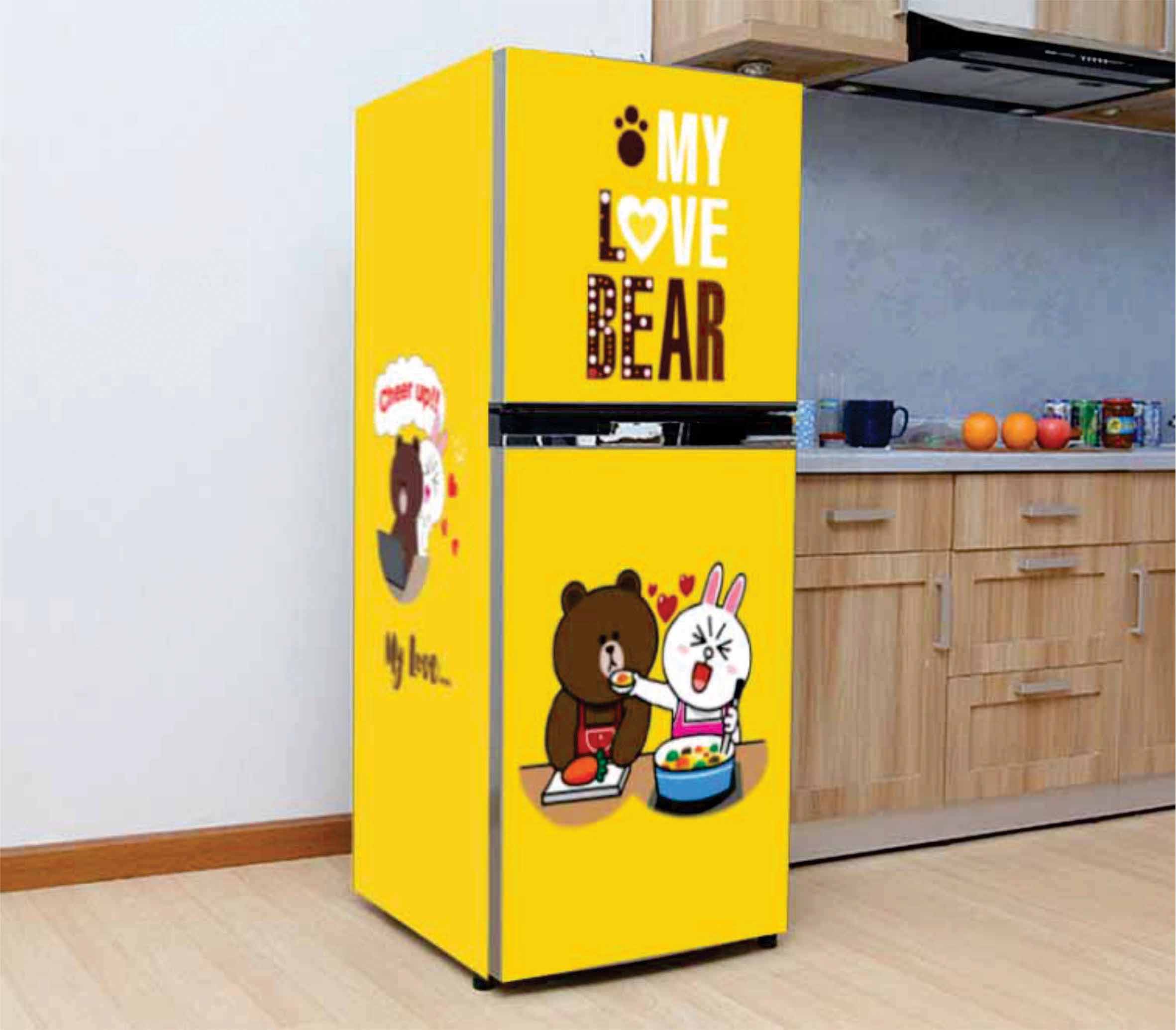 [HCM]Decal dán trang trí tủ lạnh gấu nâu và thỏ trắng (60cm x 130cm). Decal in trên chất liệu PVC có keo sẵn ở mặt sau chỉ cần lột ra và dán.