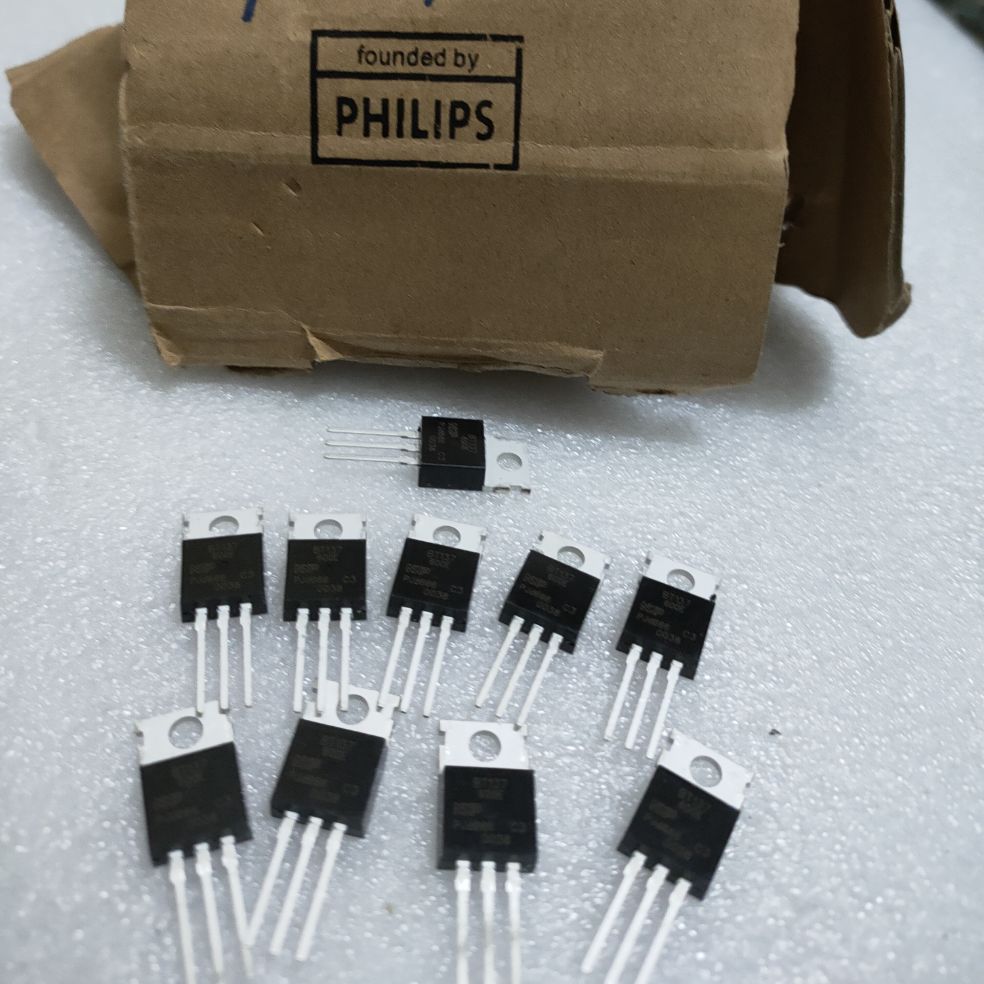 10 con triac bt137