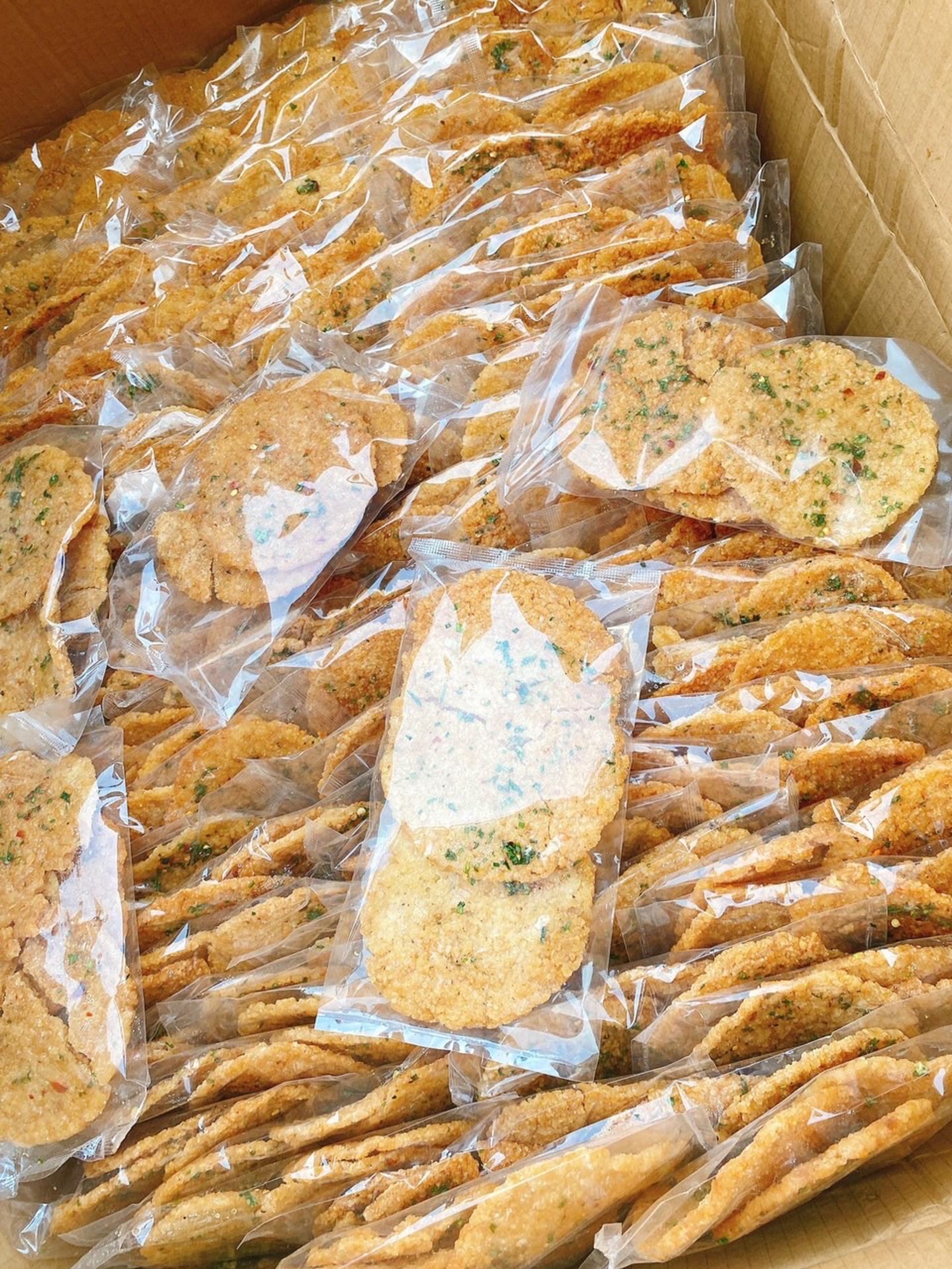 10 bịch cơm cháy chiên mắm hành