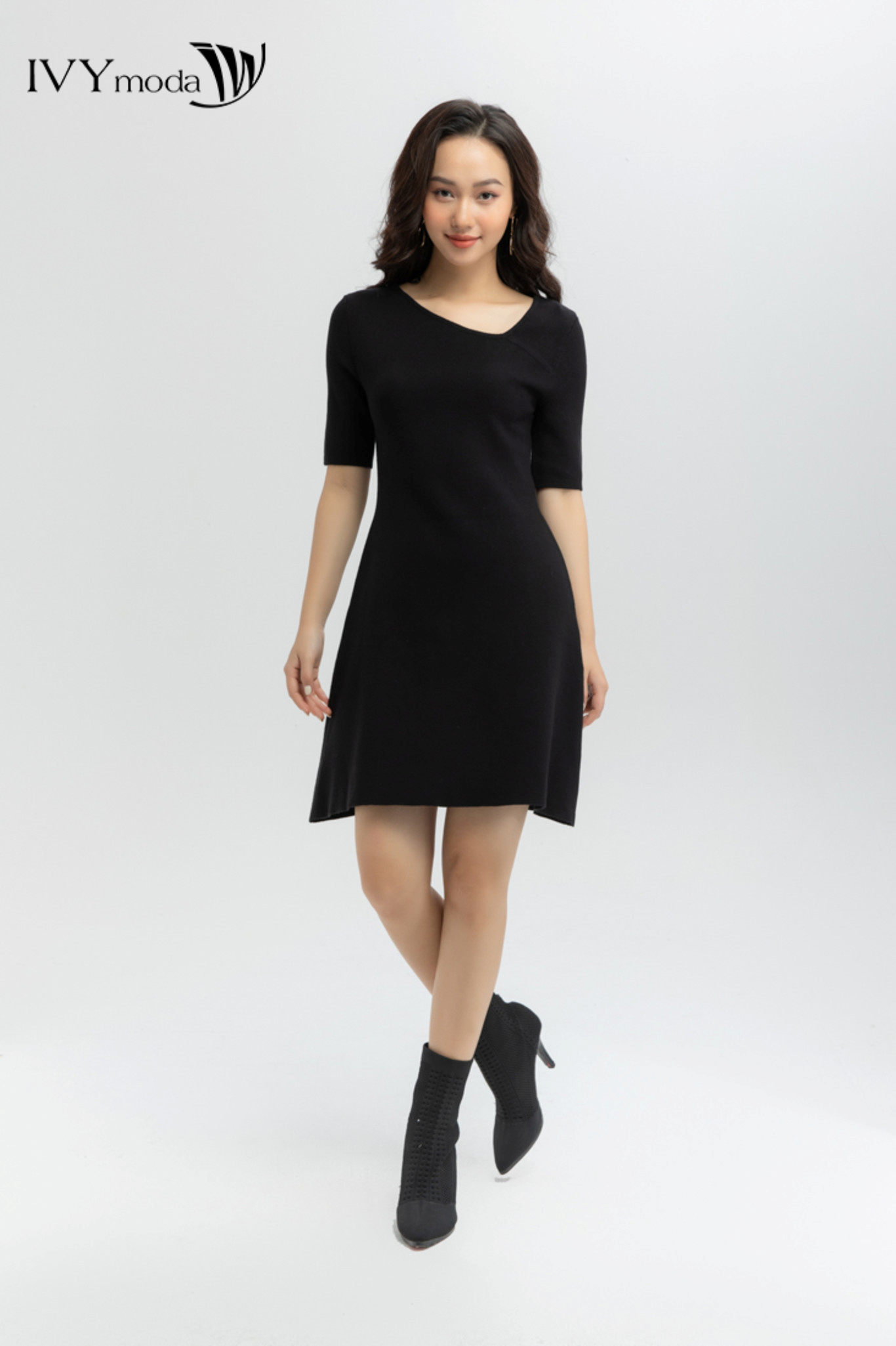 Đầm len chữ A cổ lệch IVY moda MS 42B7994